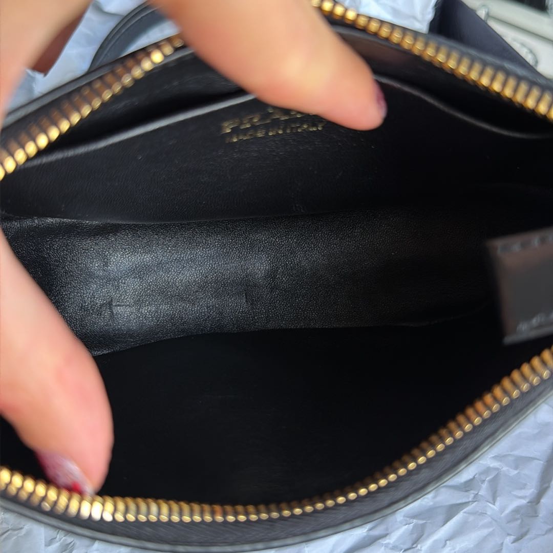 Prada Arque Mini Deri Omuz Çantası — görsel 11/11