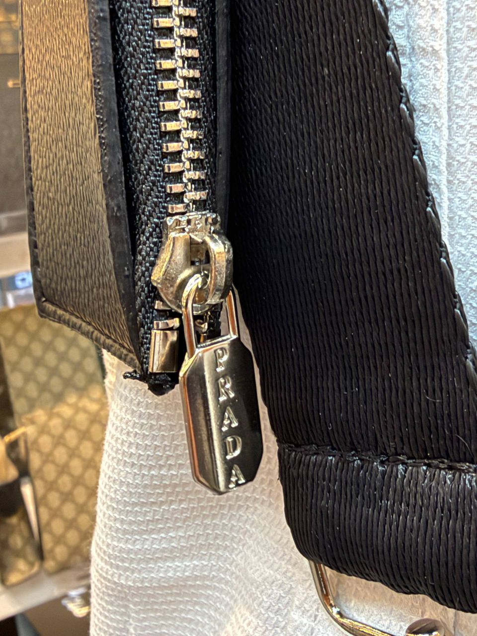 Prada Siyah Erkek Çantası 15x22 — görsel 4/4