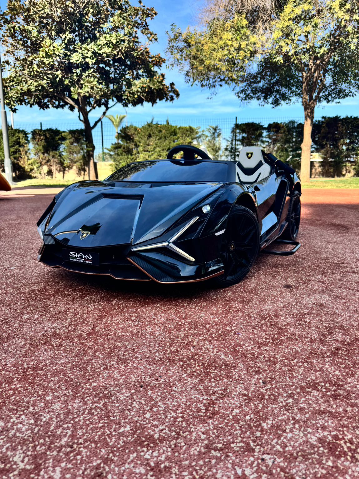 Lamborghini Sian Akülü Araba — görsel 2/6