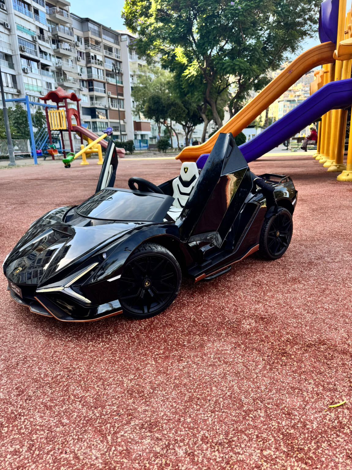 Lamborghini Sian Akülü Araba — görsel 6/6