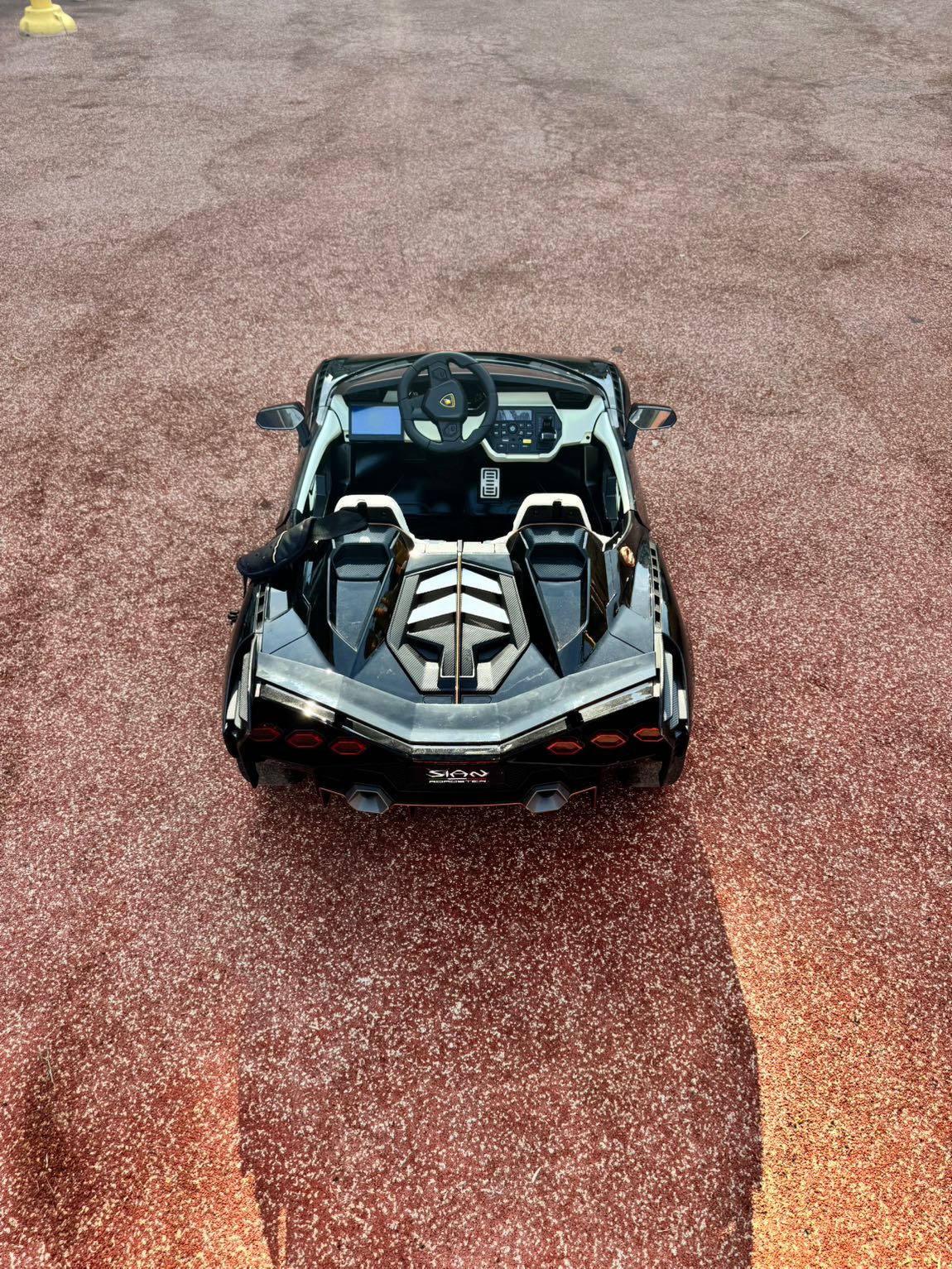 Lamborghini Sian Akülü Araba — görsel 3/6