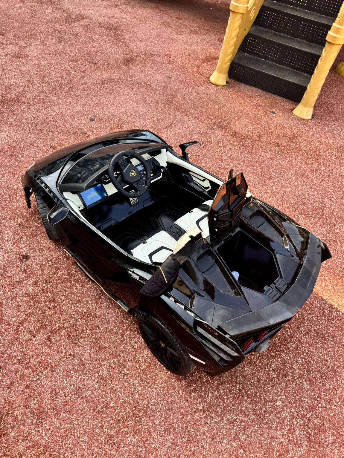 Lamborghini Sian Akülü Araba — görsel 5/6