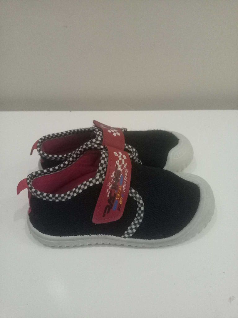 Siyah Kırmızı Çocuk Ev Ayakkabsı — görsel 2/7