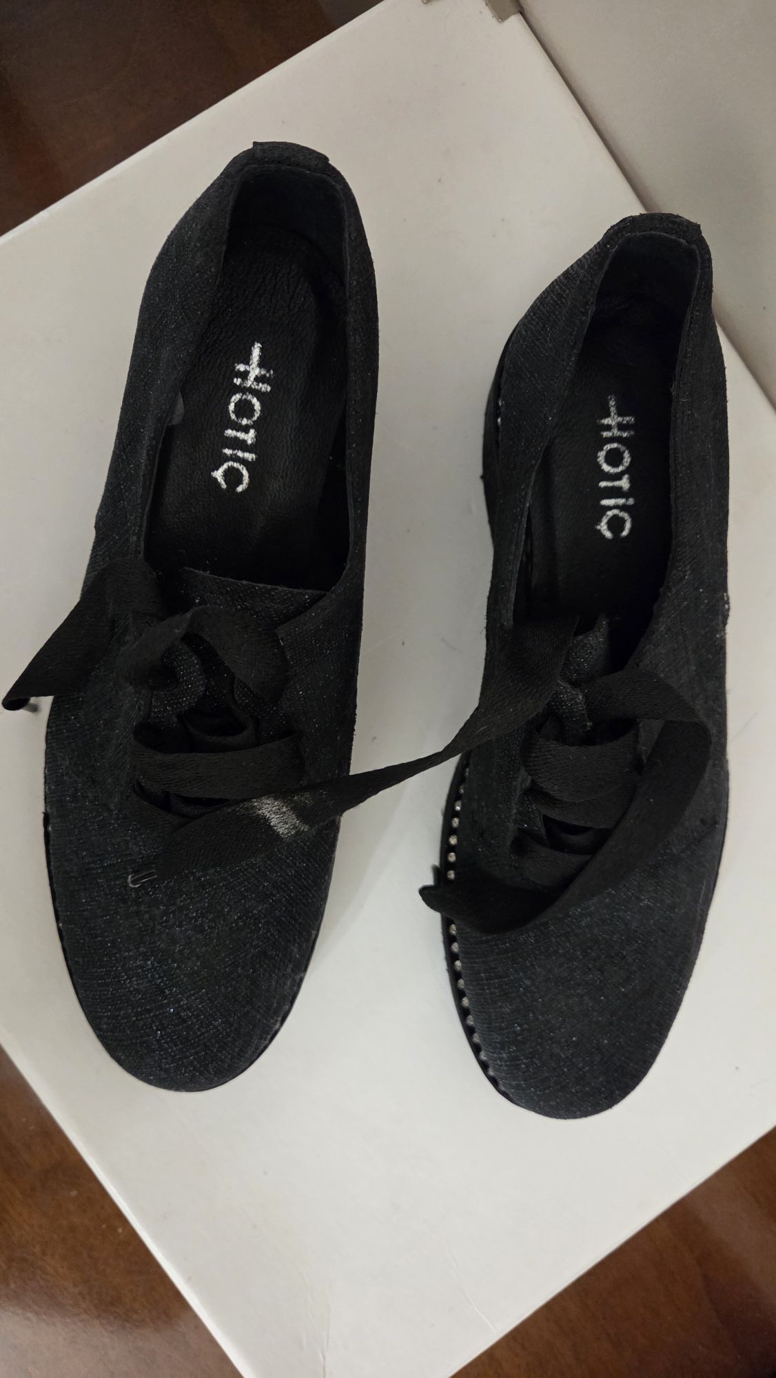 Siyah Sneaker — görsel 2/4