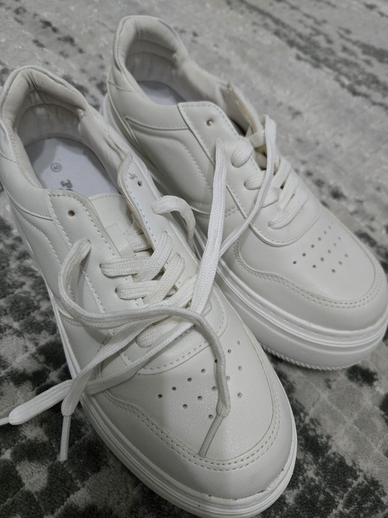 Beyaz Sneaker Ayakkabı — görsel 2/4