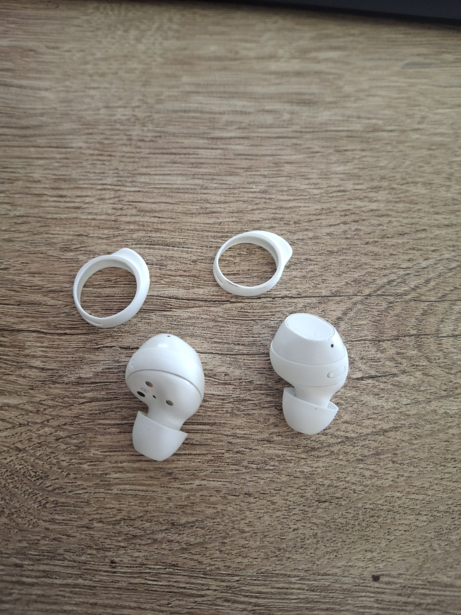 Samsung Buds Fe kulaklık sağ ve sol. — görsel 2/3
