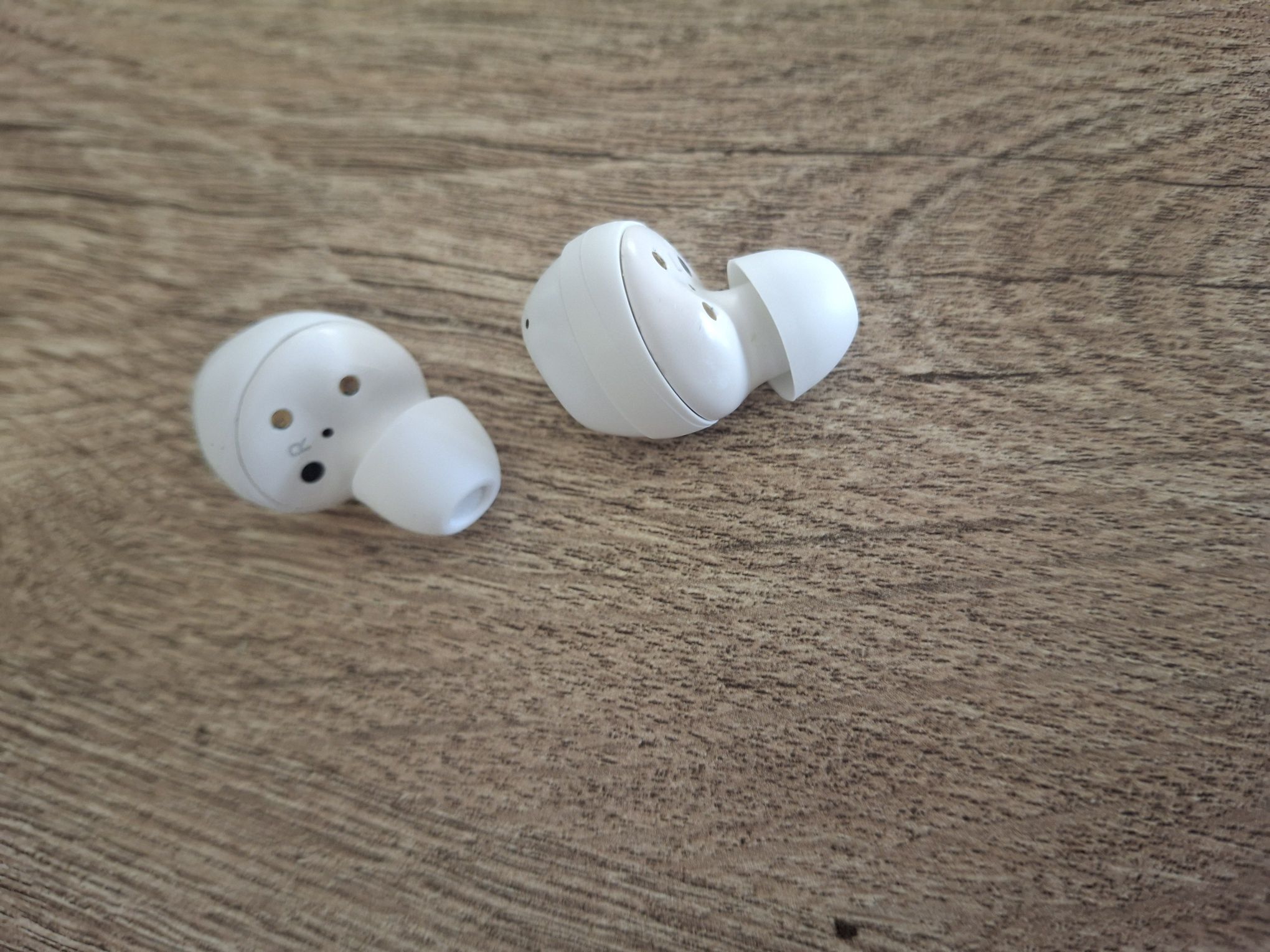 Samsung Buds Fe kulaklık sağ ve sol. — görsel 3/3