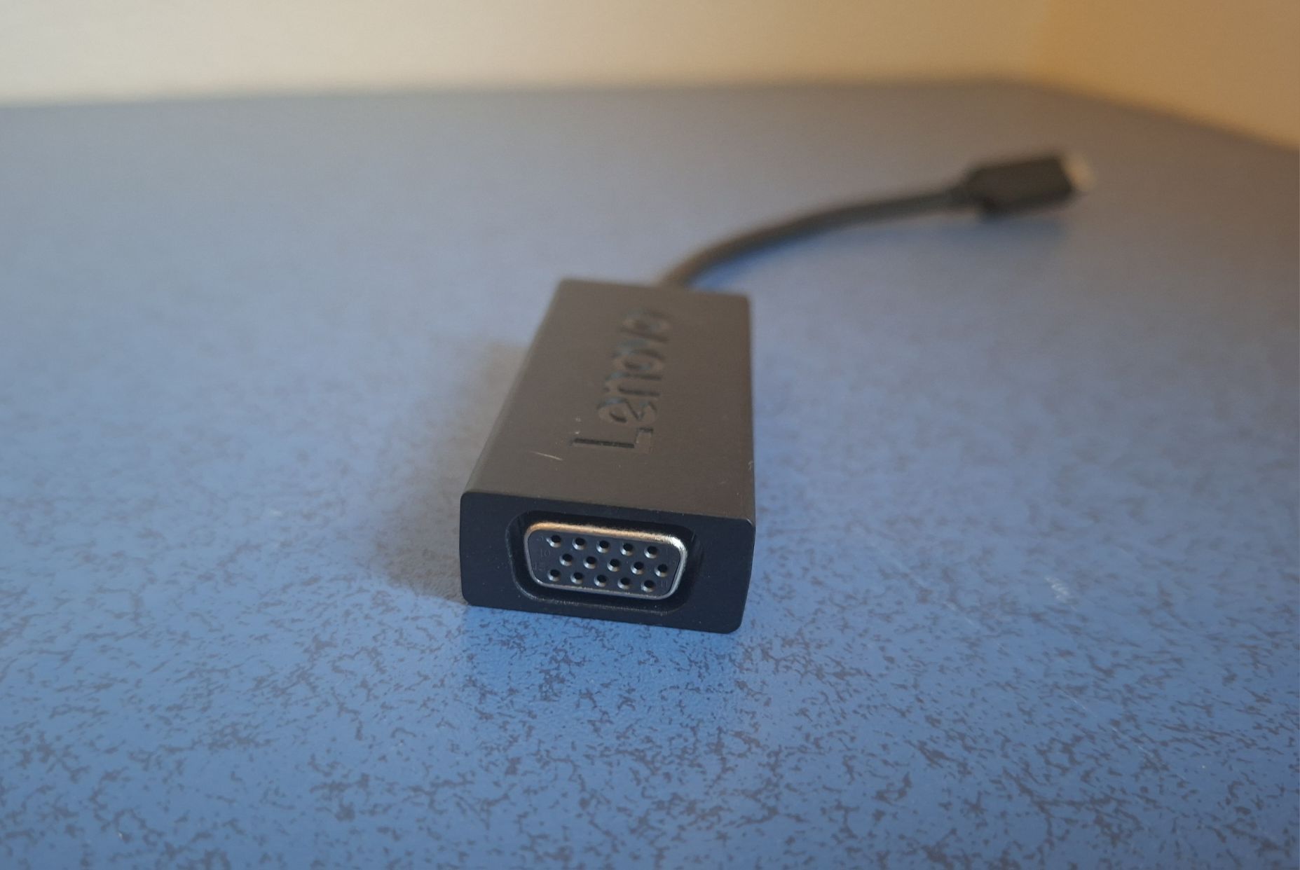 Lenovo USB-C VGA Adaptör — görsel 3/4