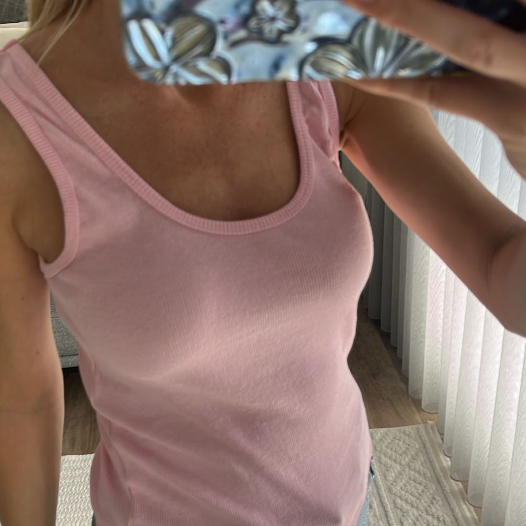 Pembe Atlet — görsel 2/3