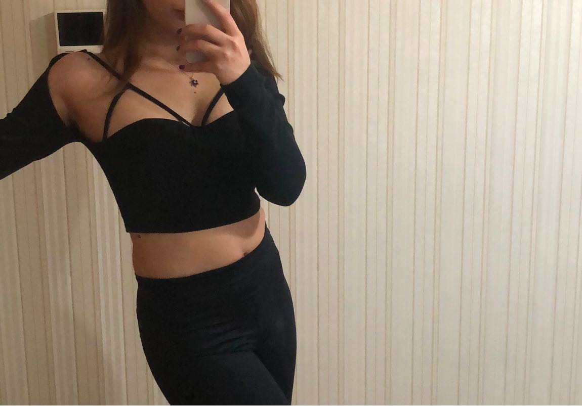 Sırt Dekolteli Siyah Crop Bluz — görsel 2/3