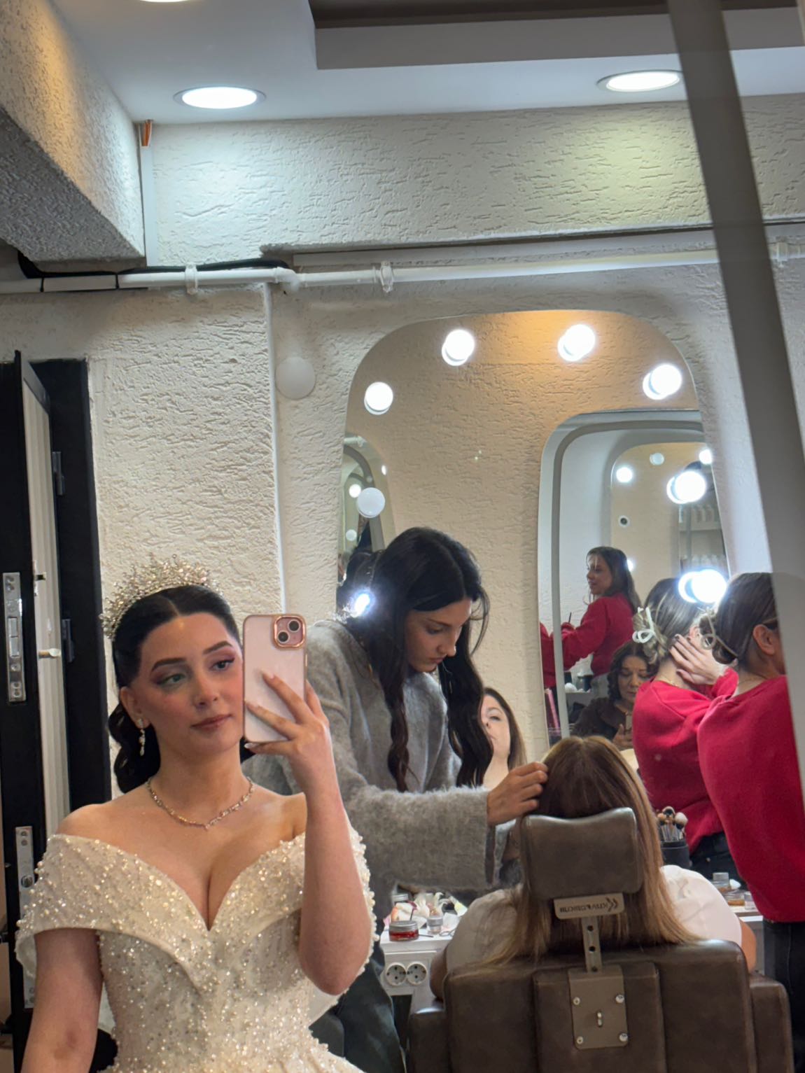 Taş işlemeli prenses model gelinlik — görsel 3/8