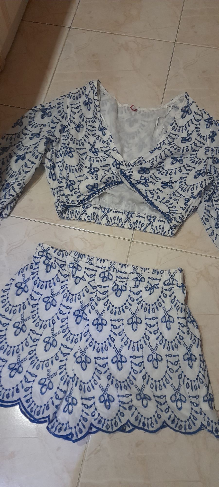 Desenli crop Bluz ,Şort — görsel 2/5