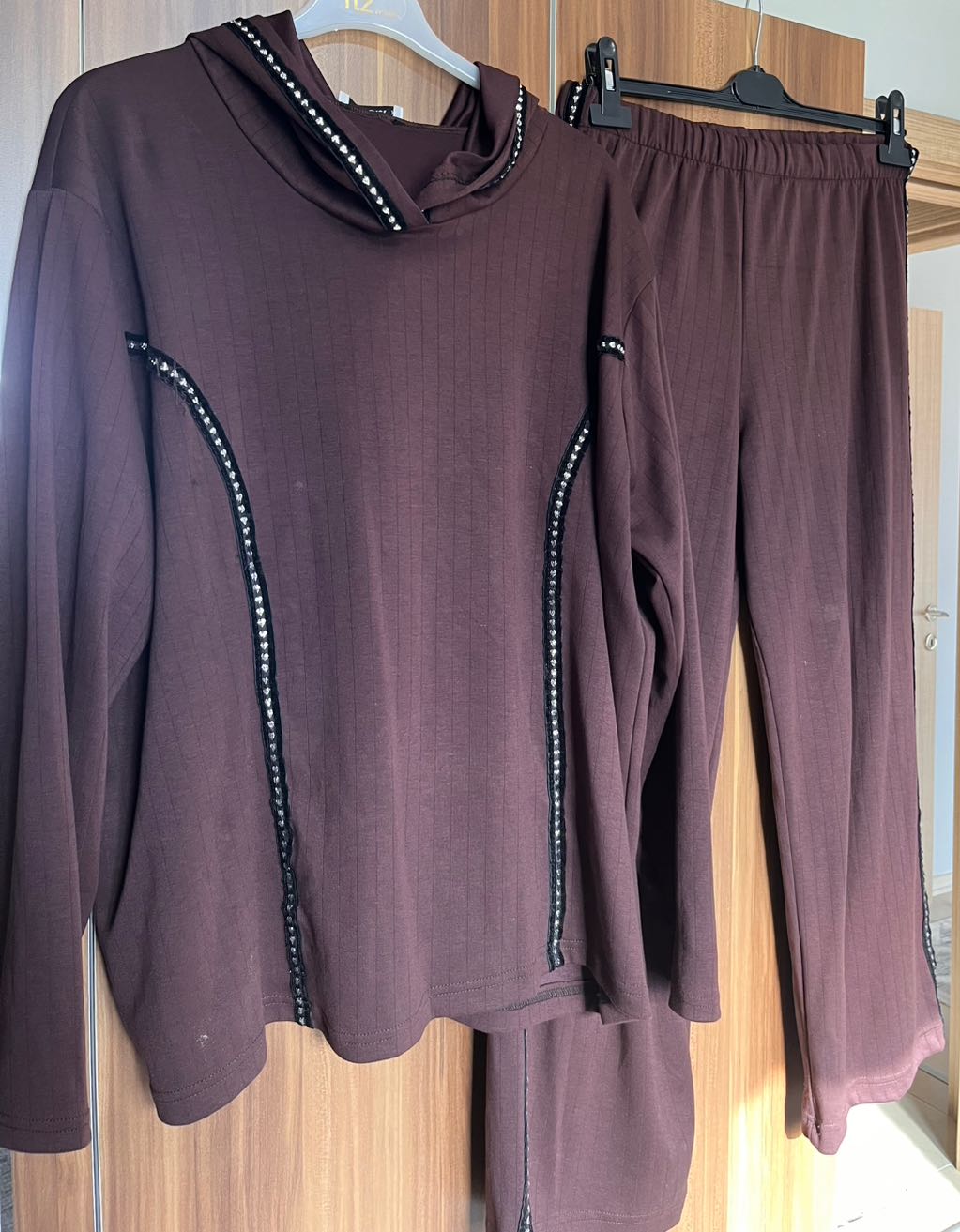 Kapüşonlu Sweatshirt ve Eşofman Altı — görsel 2/7
