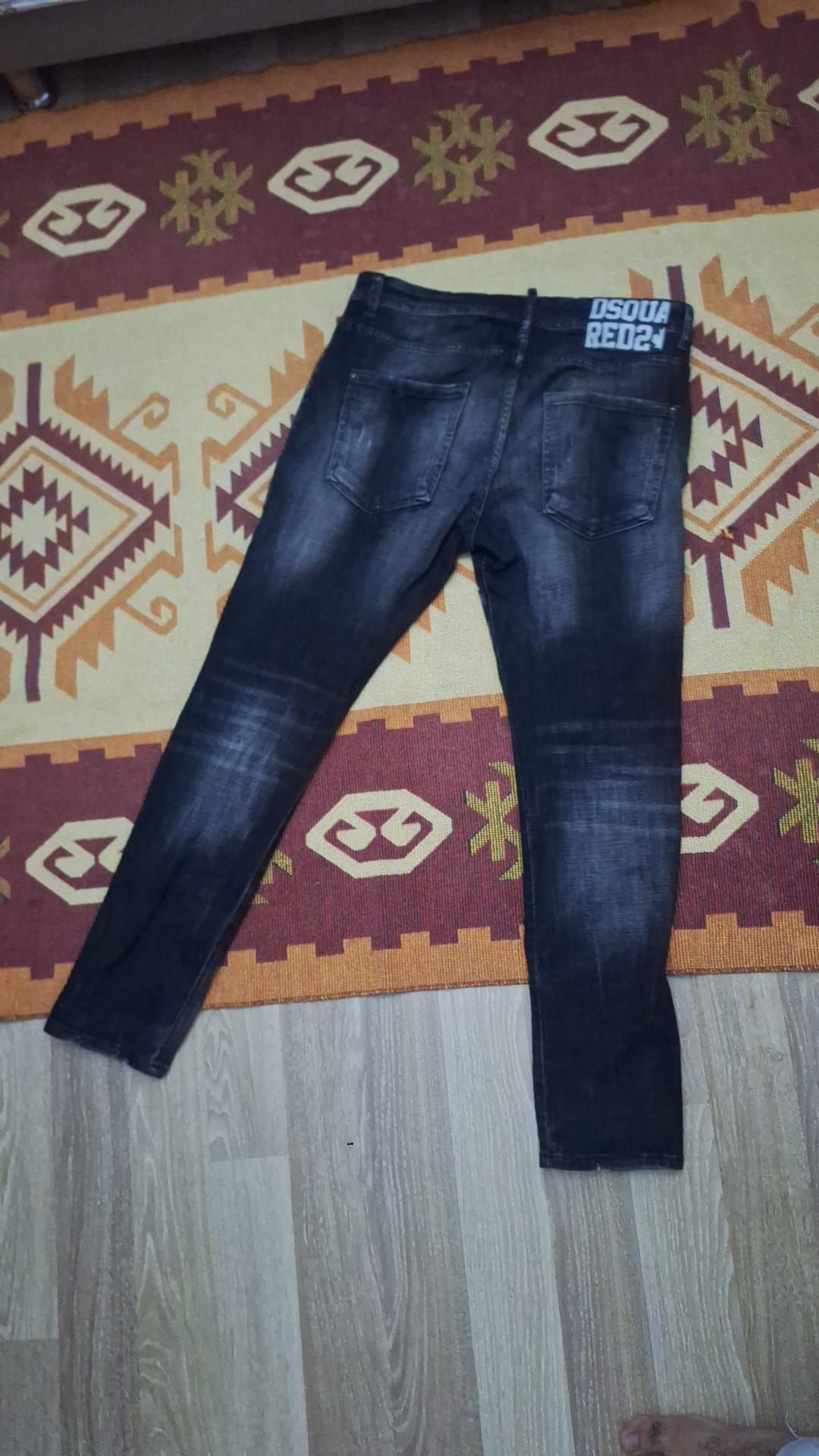 Dsquared2 Siyah Yırtık Detaylı Jean — görsel 2/3