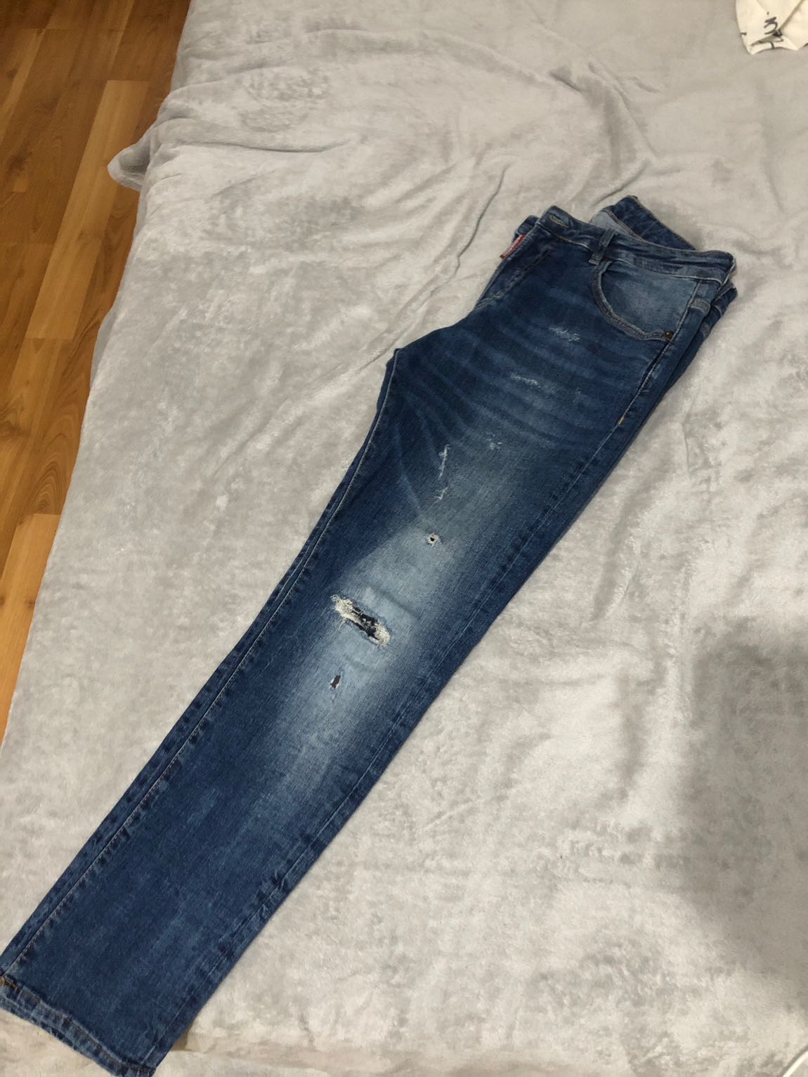 Dsquared2 Yırtık Mavi Jeans — görsel 2/4