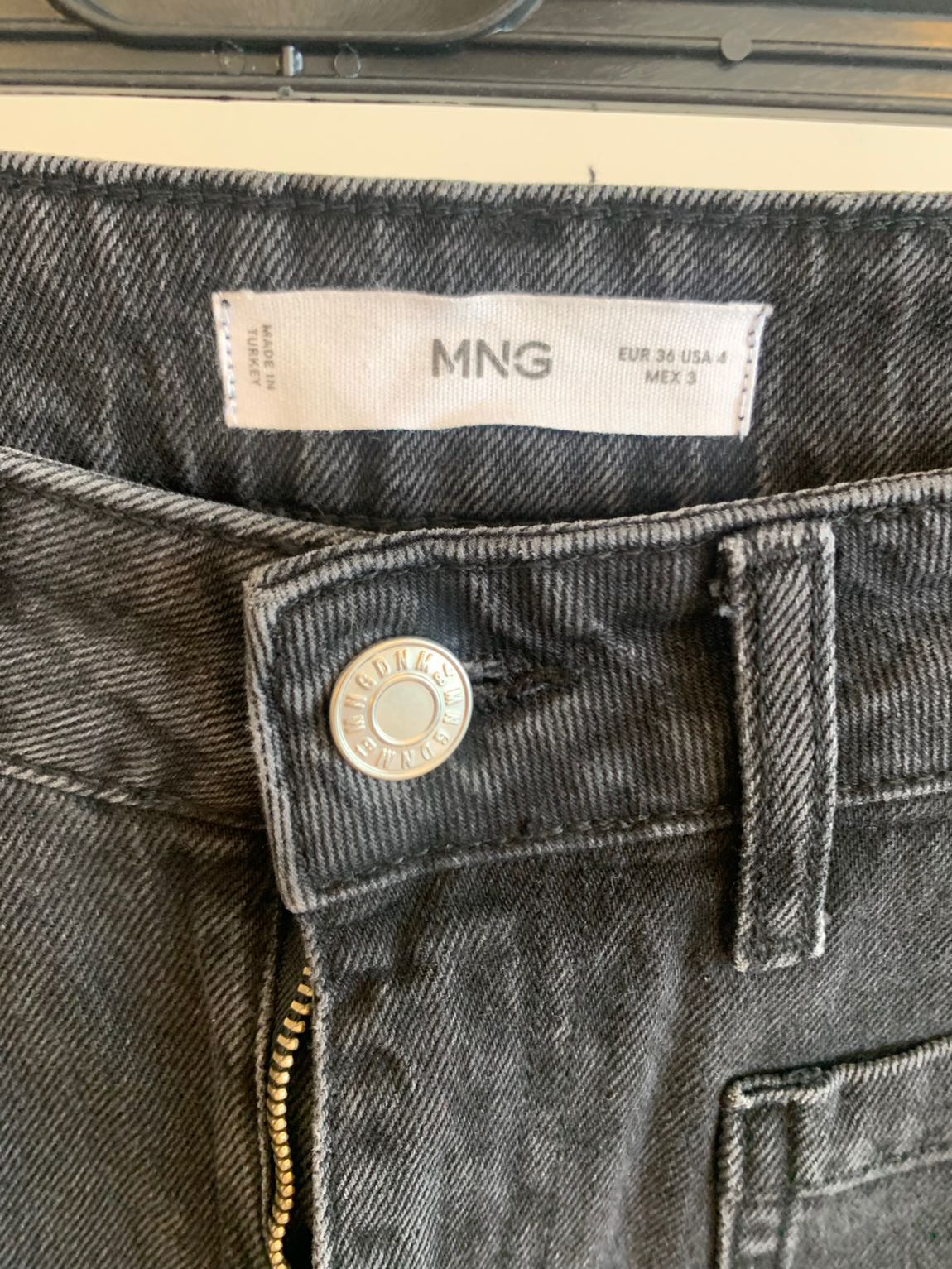 Mango önden cepli siyah jean — görsel 2/5
