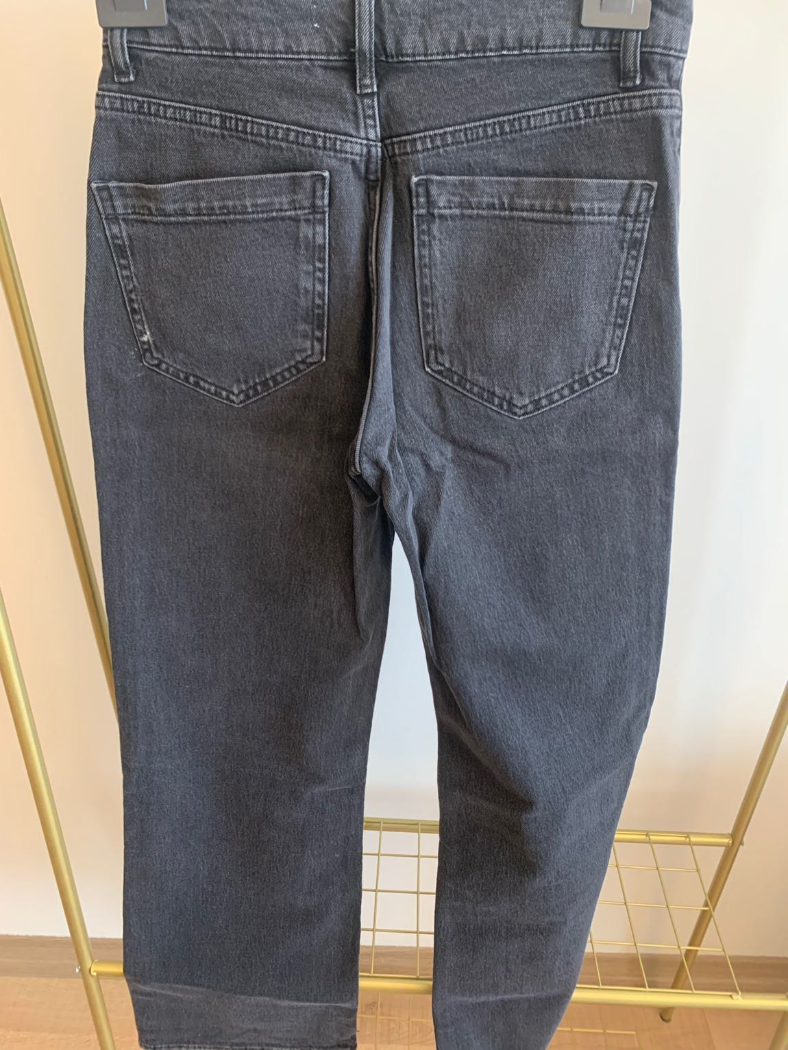 Mango önden cepli siyah jean — görsel 3/5