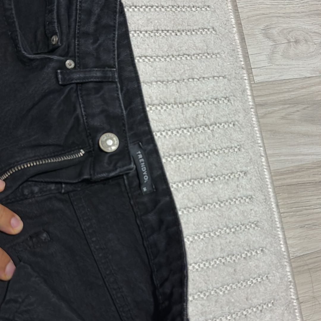 Siyah Yırtık Detaylı Jean Pantolon — görsel 3/3