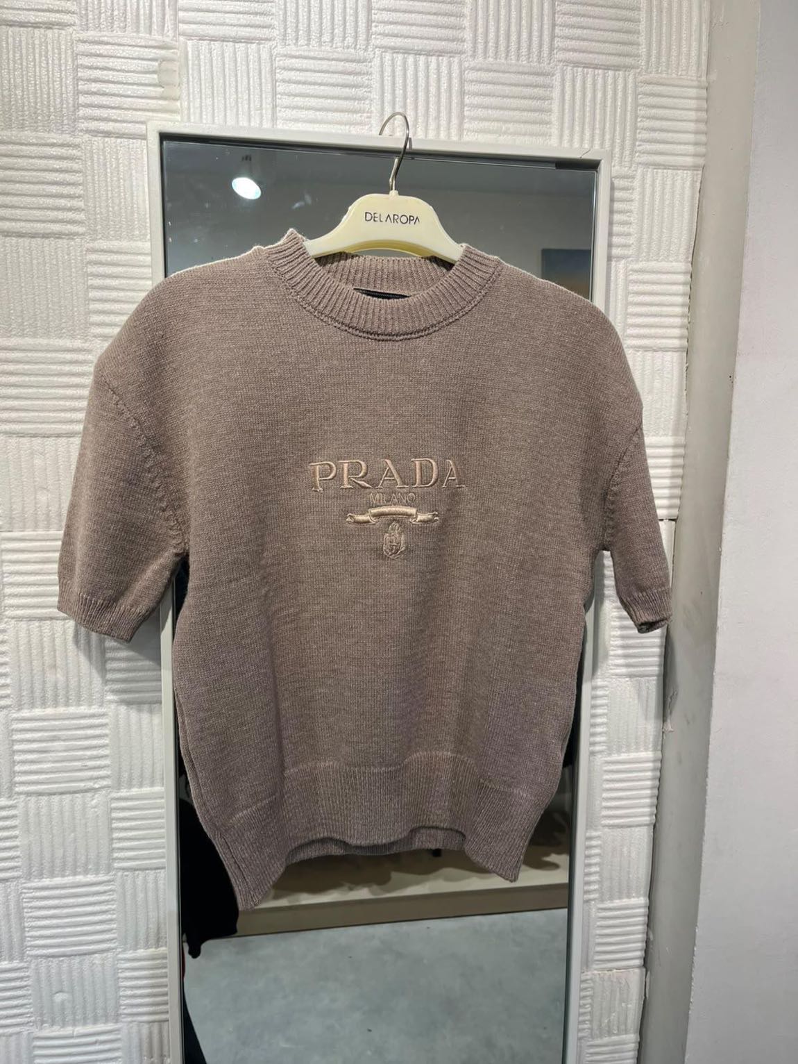 VİRAL OLAN PRADA Siyah Kısa Kollu Kazak — görsel 2/2