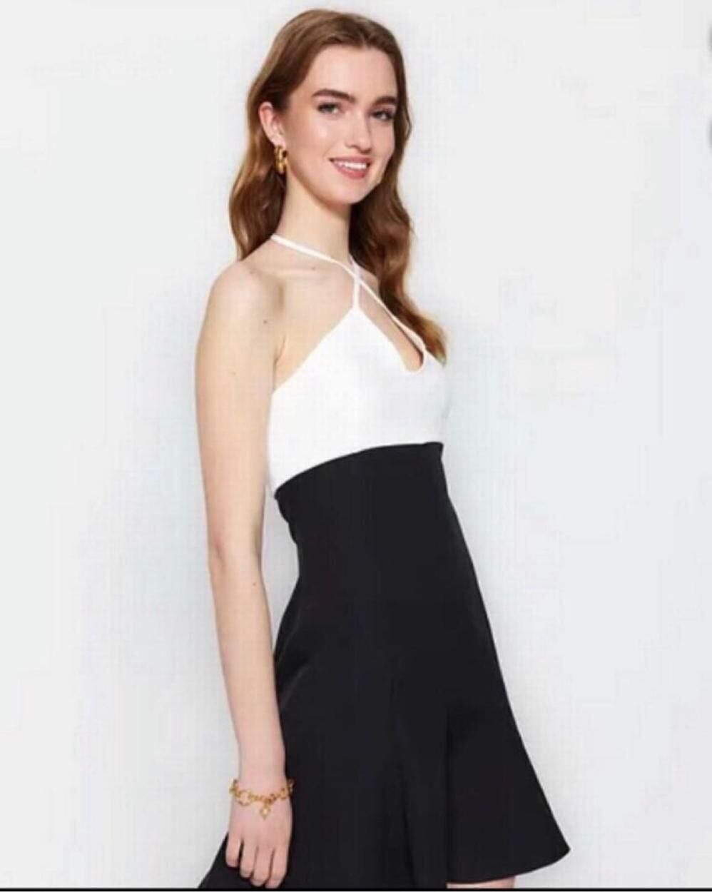 TRENDYOL Beyaz Üst Siyah Mini Elbise — görsel 3/6