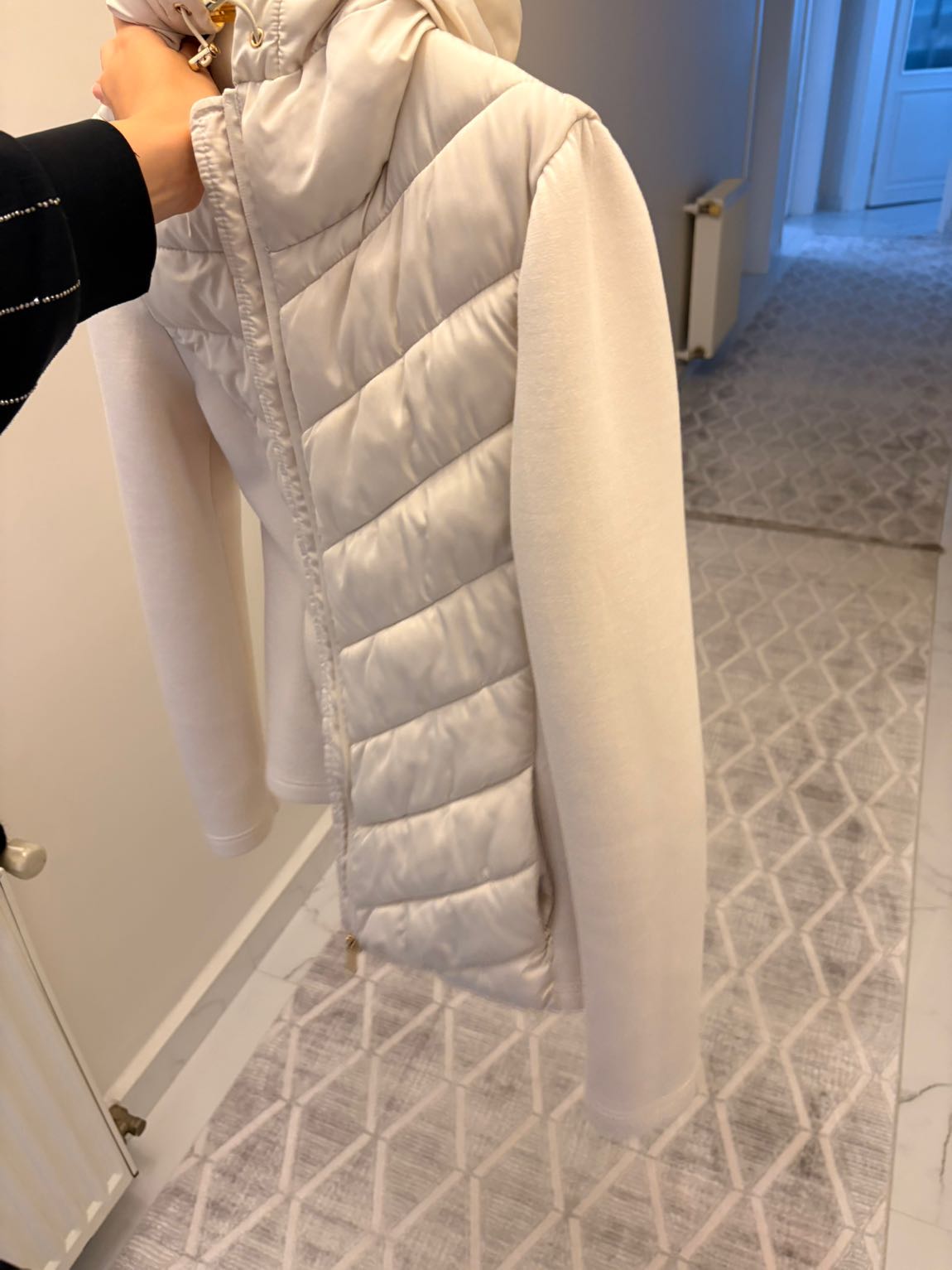 ZARA KONTRAST EKRU ŞİŞME MONT — görsel 5/6
