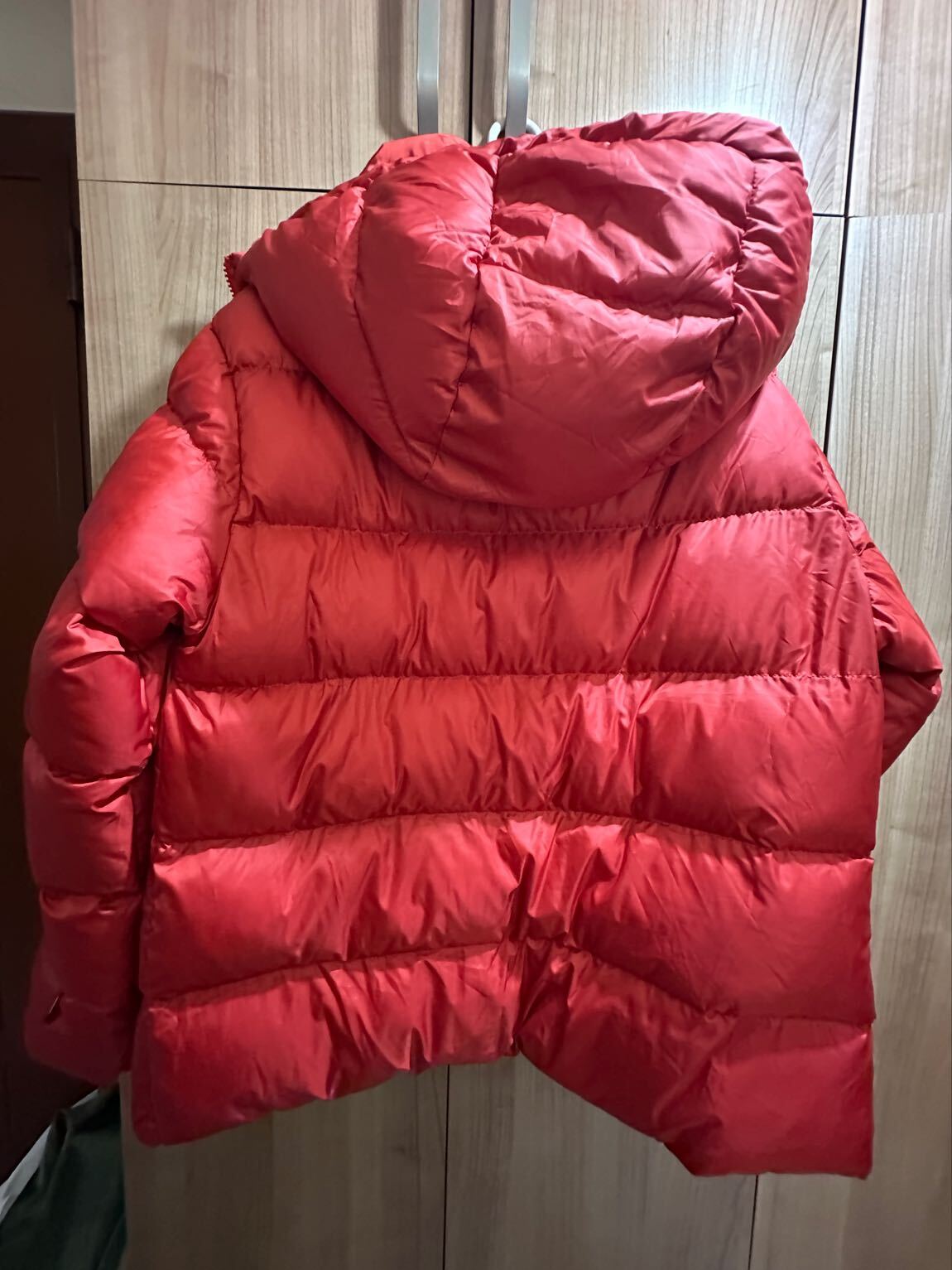Kırmızı Mont — görsel 4/4