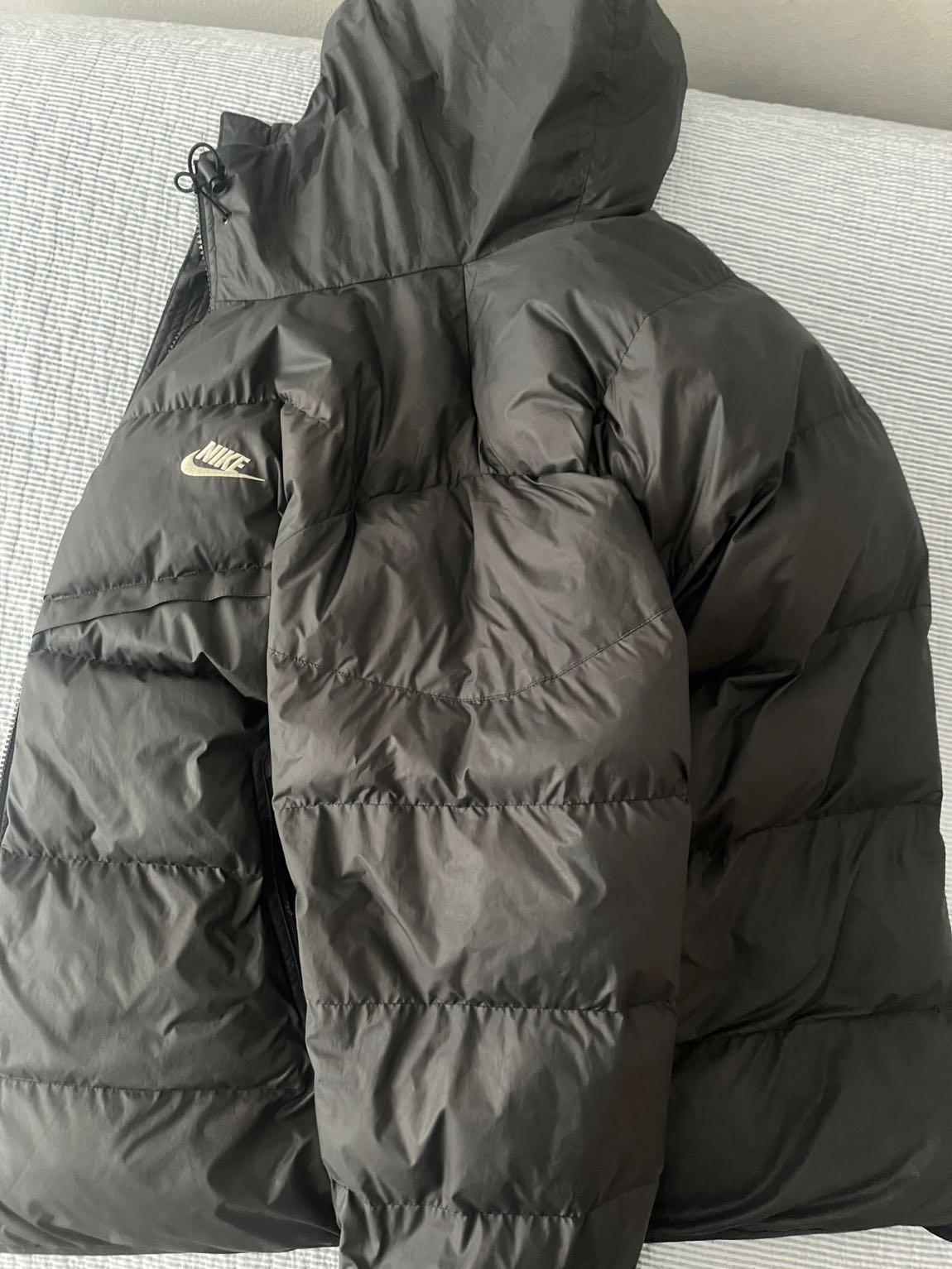 Nike Kapüşonlu Mont — görsel 2/9