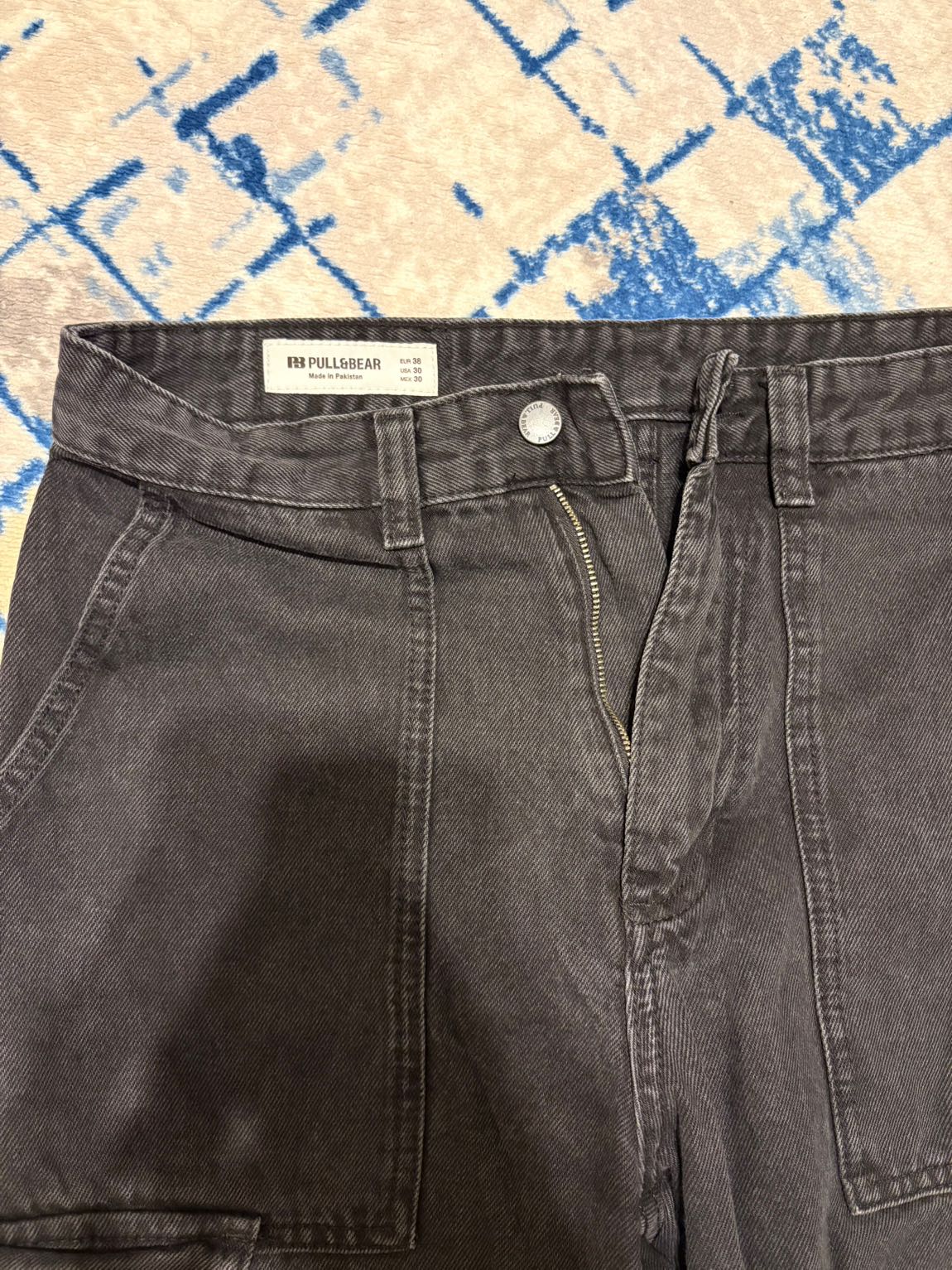 PULL & BEAR Siyah Kargo Pantolon — görsel 2/4