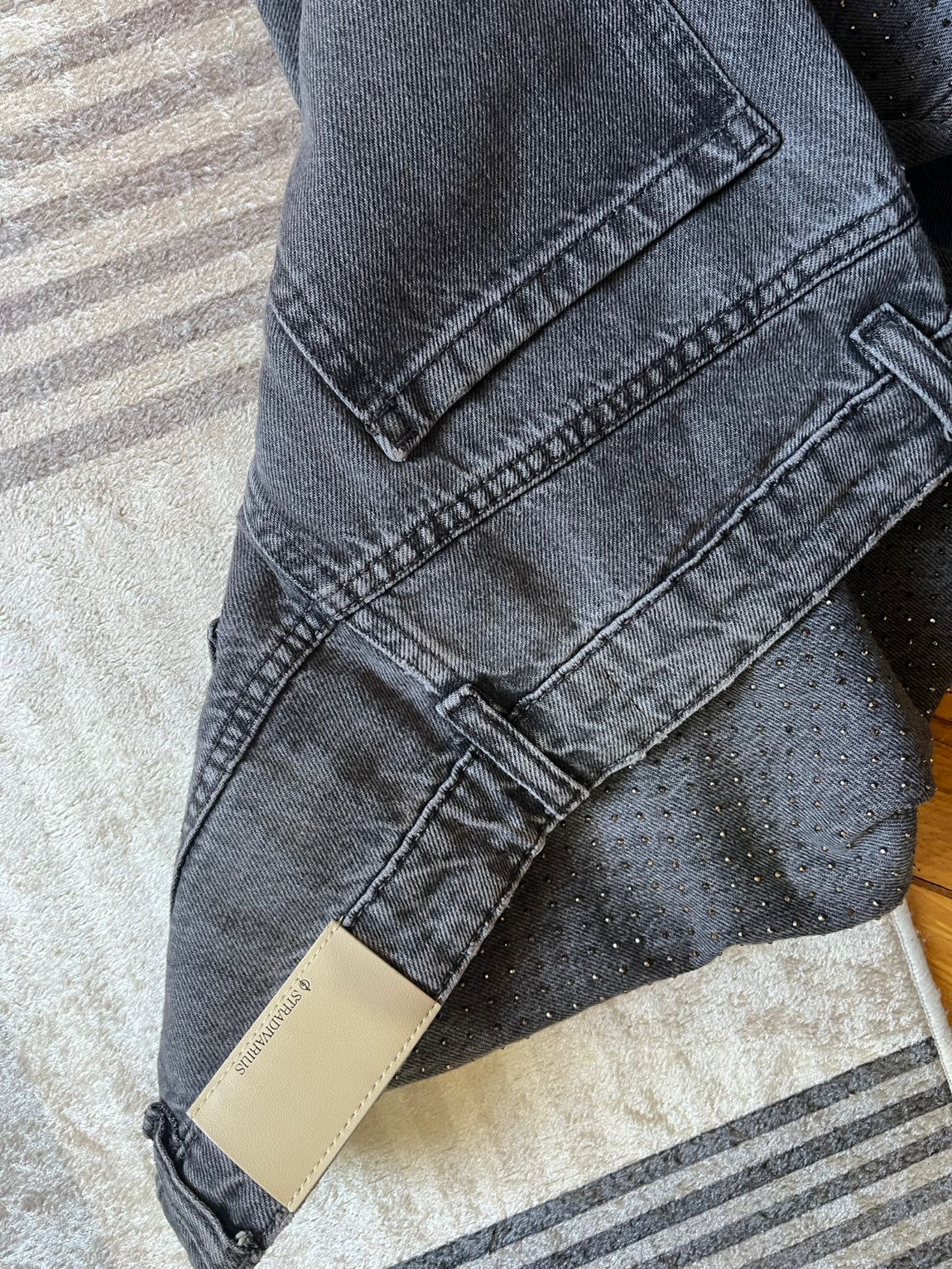 Stradivarius Taşlı Kot Pantolon — görsel 4/7
