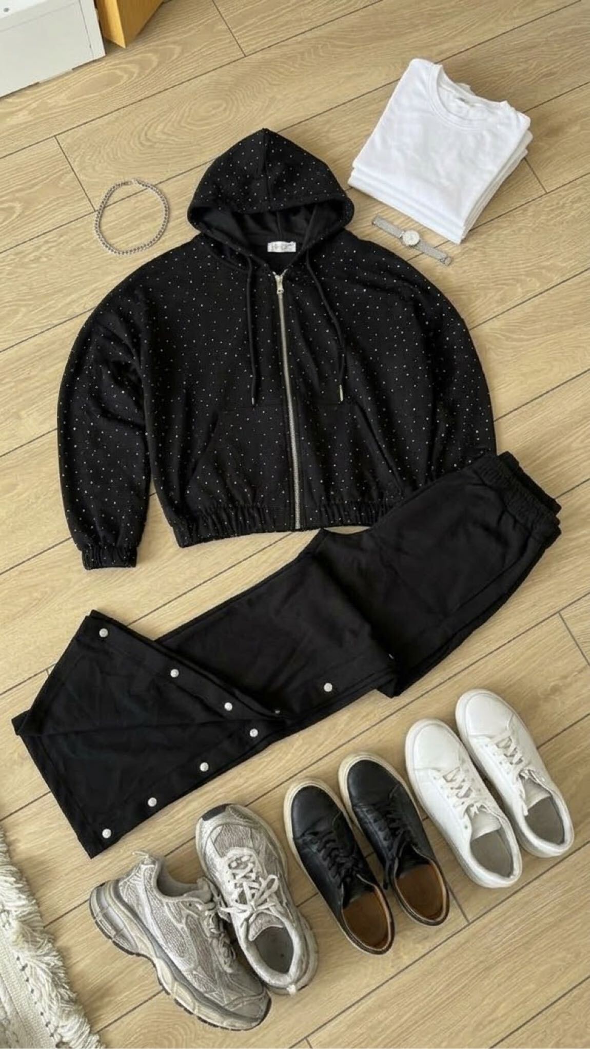 Siyah Sweatshirt ve Pantolon Takımı — görsel 2/5