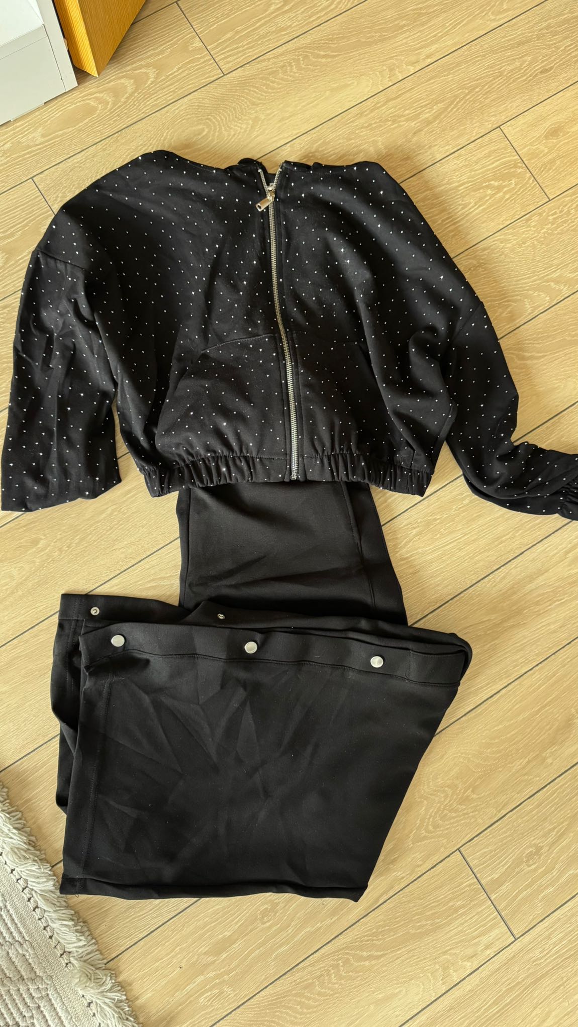 Siyah Sweatshirt ve Pantolon Takımı — görsel 5/5