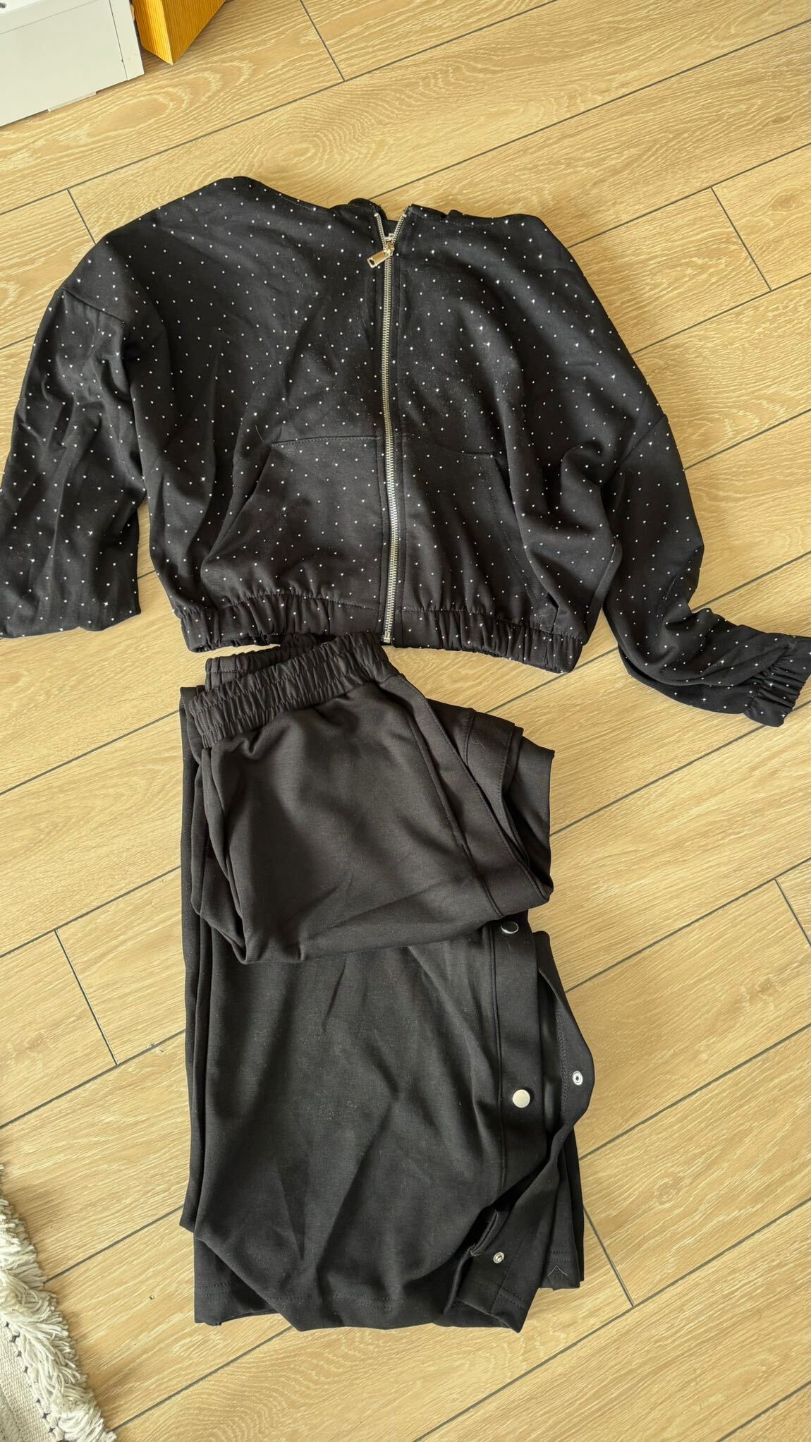 Siyah Sweatshirt ve Pantolon Takımı — görsel 4/5