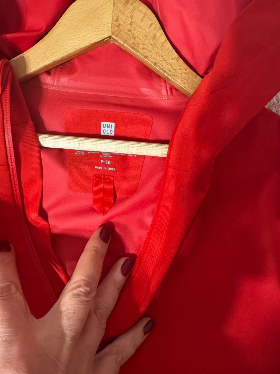 UNIQLO Kırmızı Spor Mont cocuk — görsel 2/4