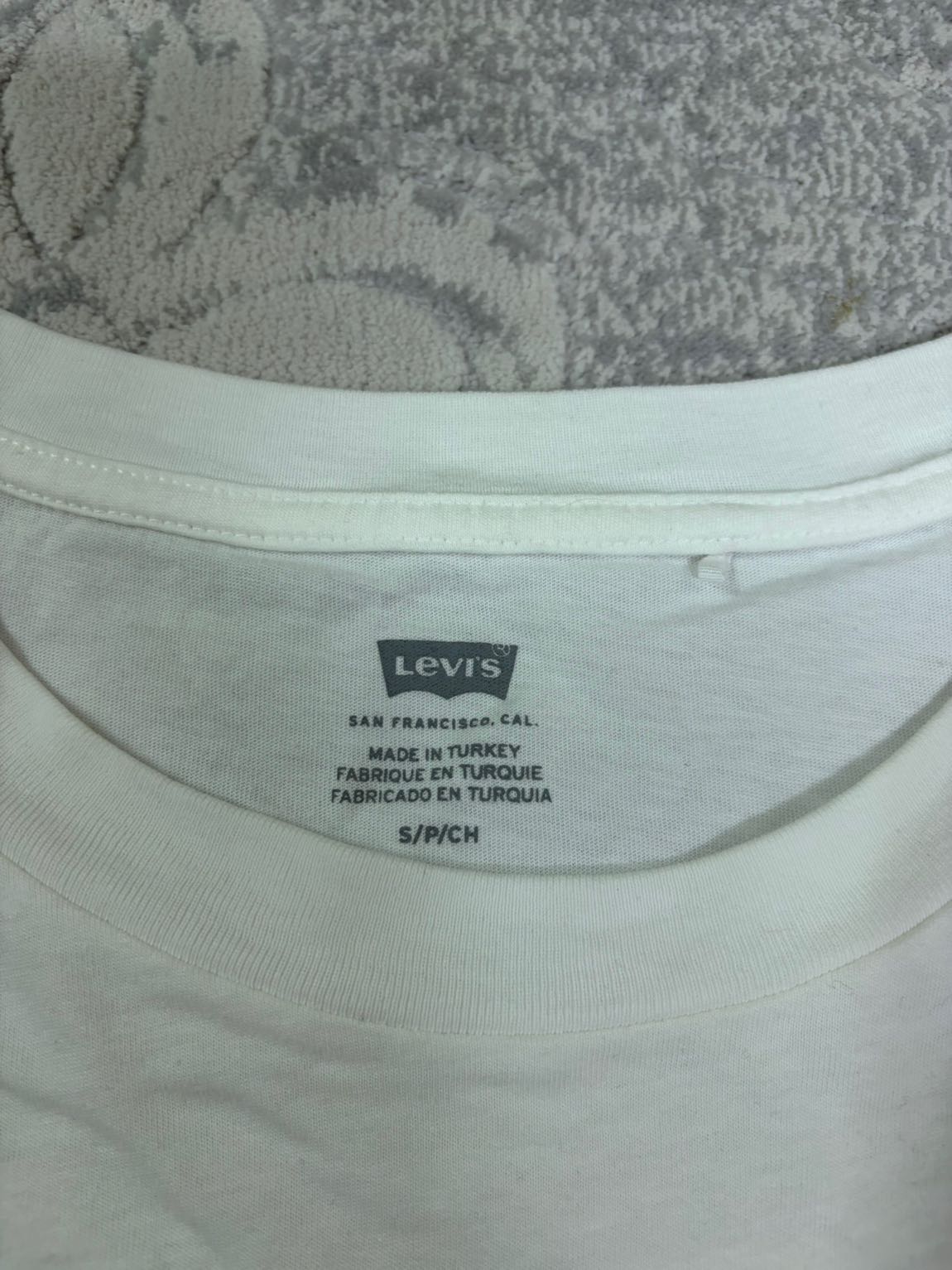 Levi's Beyaz Baskılı Tişört — görsel 2/3