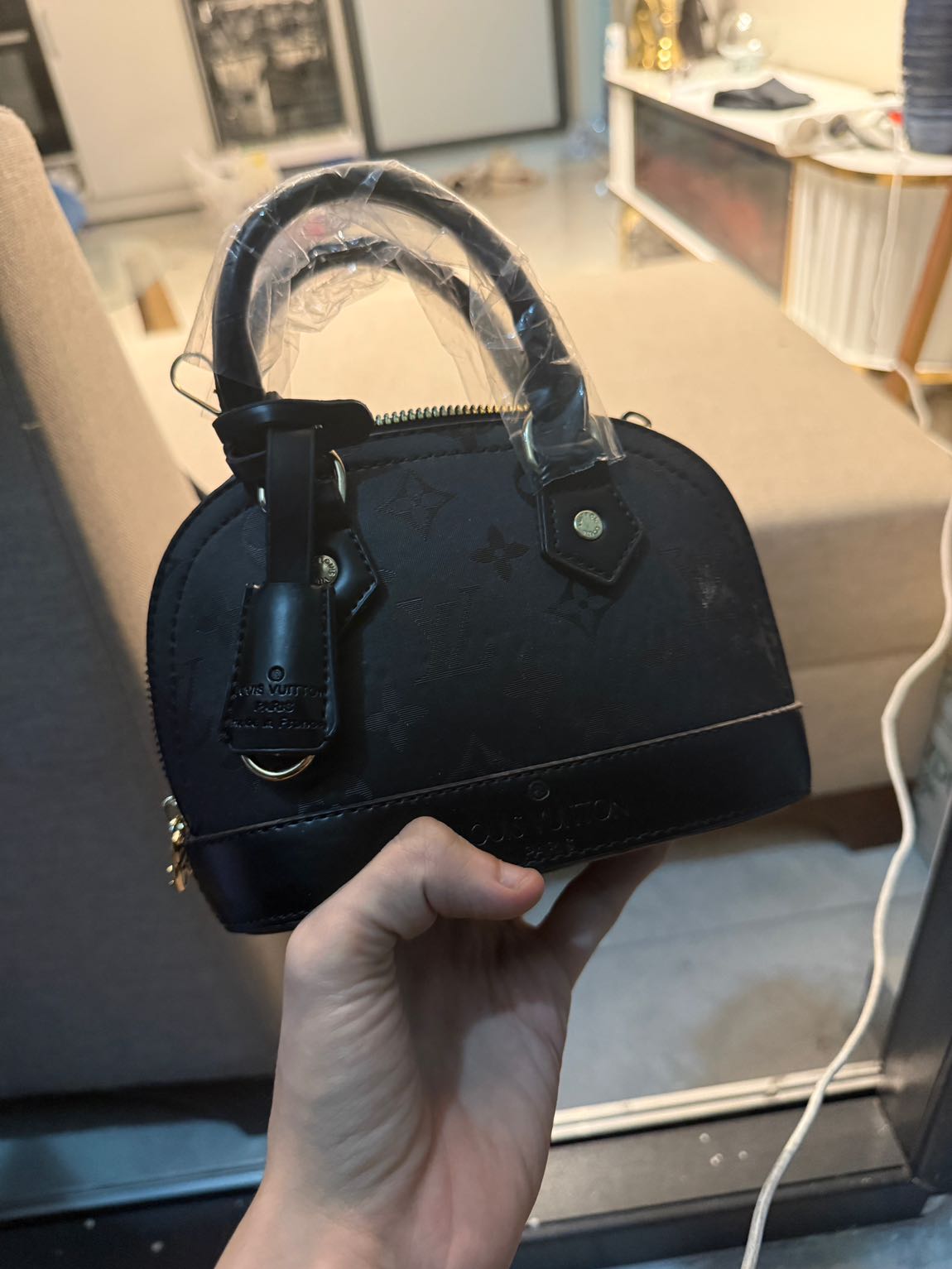 Louis Vuitton Siyah Çanta — görsel 2/2