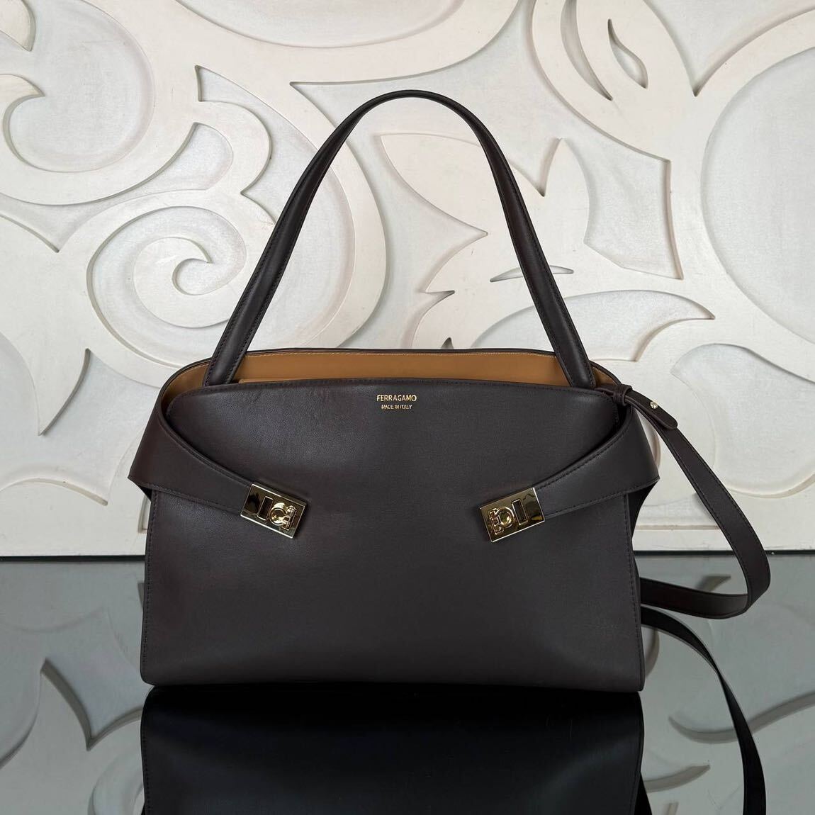 Salvatore Ferragamo Hug Soft Bag — görsel 2/15