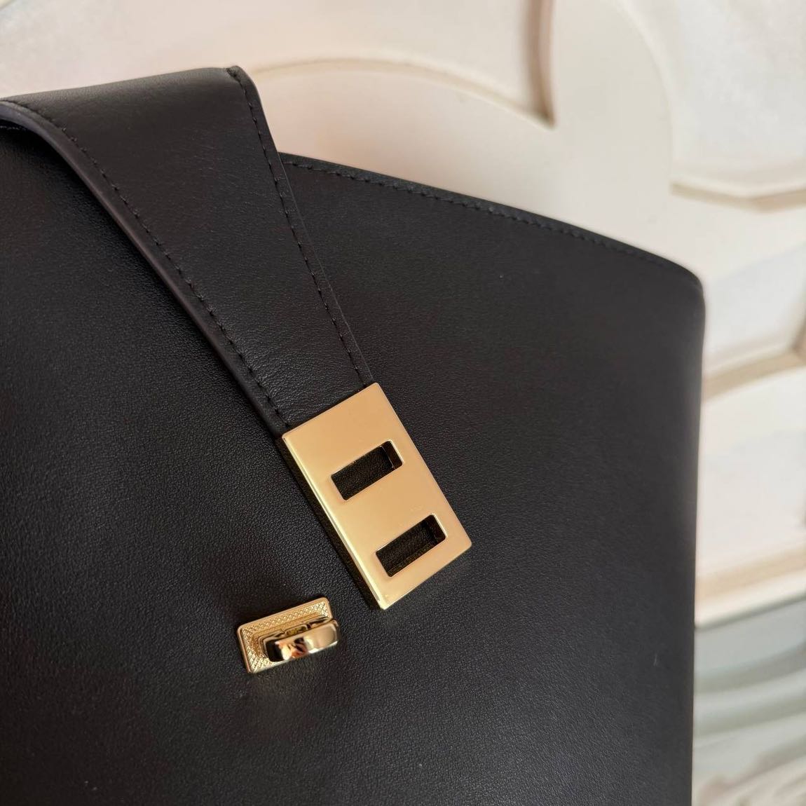 Salvatore Ferragamo Hug Soft Bag — görsel 9/15