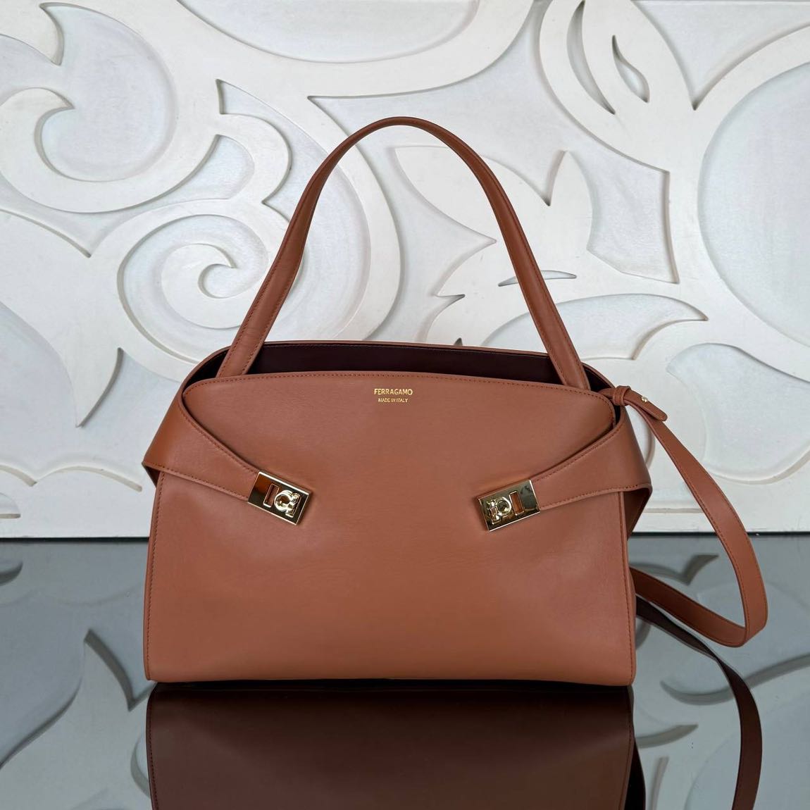 Salvatore Ferragamo Hug Soft Bag — görsel 3/15