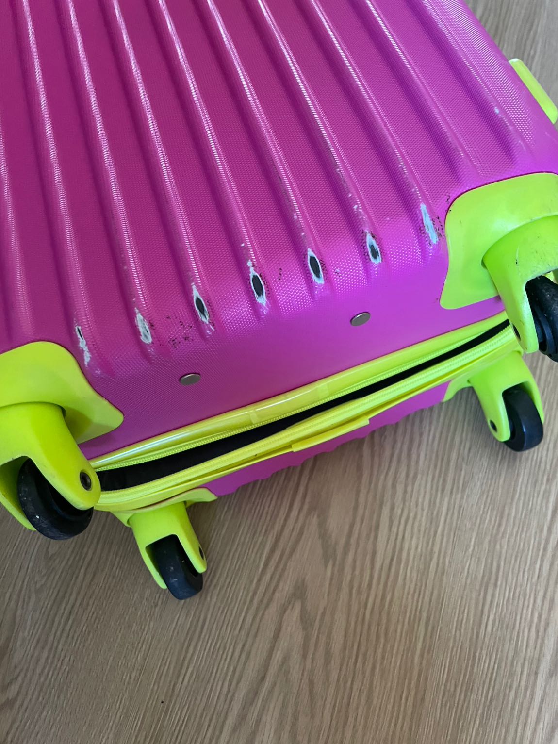 Pembe Valiz — görsel 10/11
