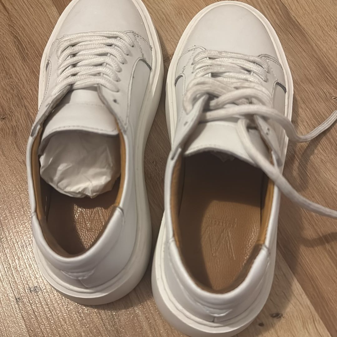 Beyaz Sneaker — görsel 2/4