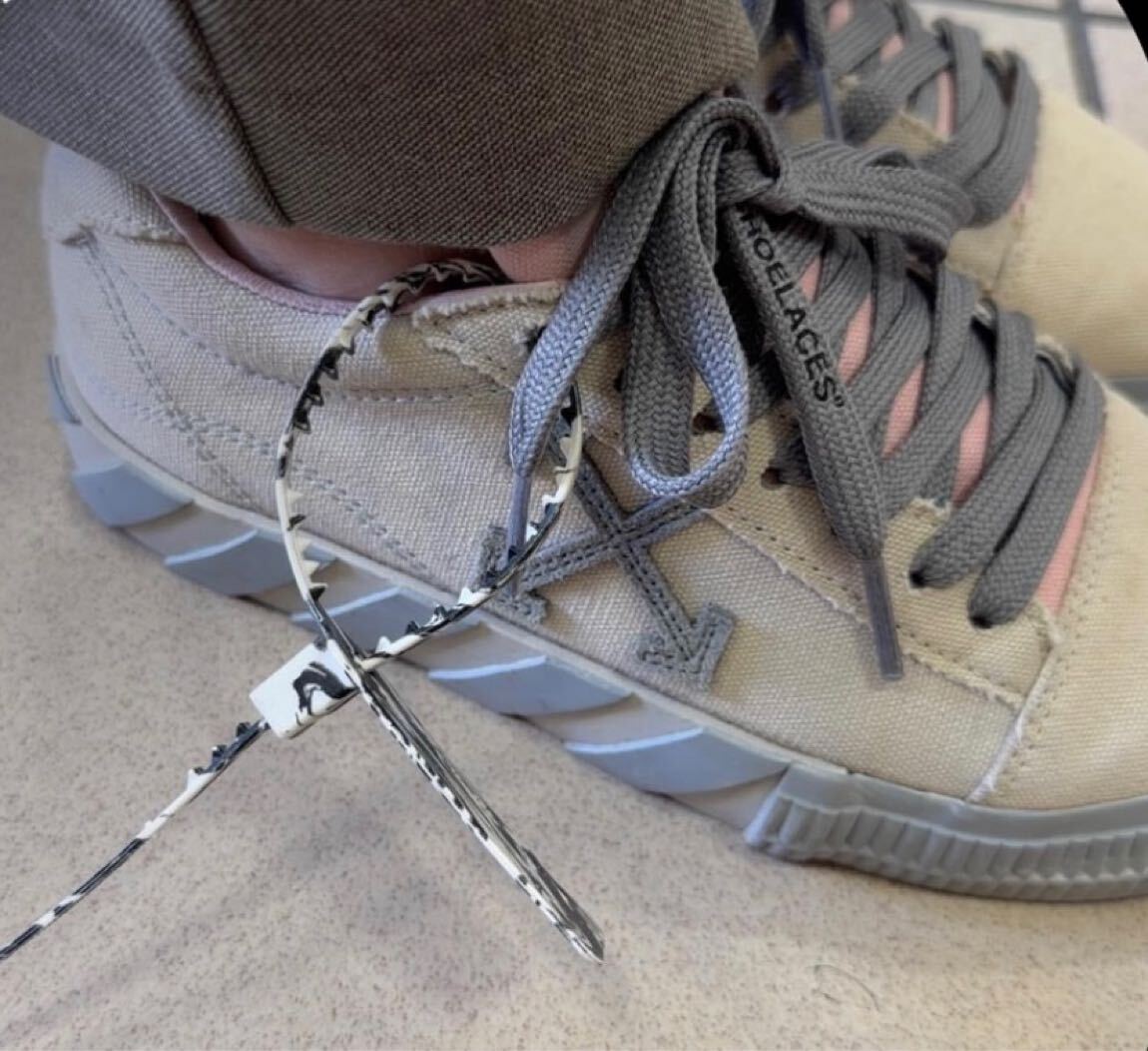 Off White — görsel 3/10