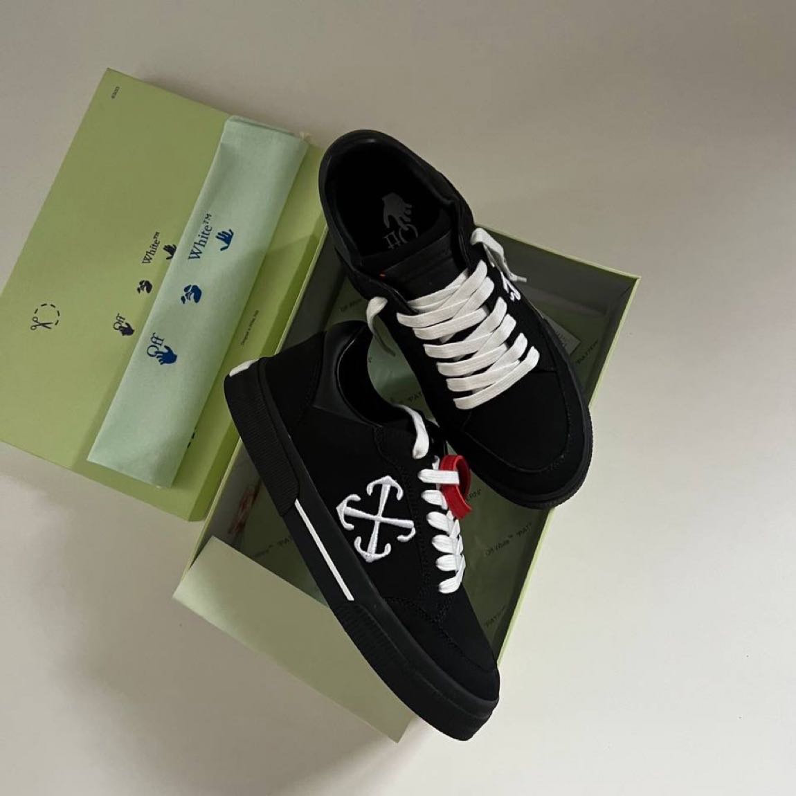 Off White Siyah Sneaker — görsel 2/3