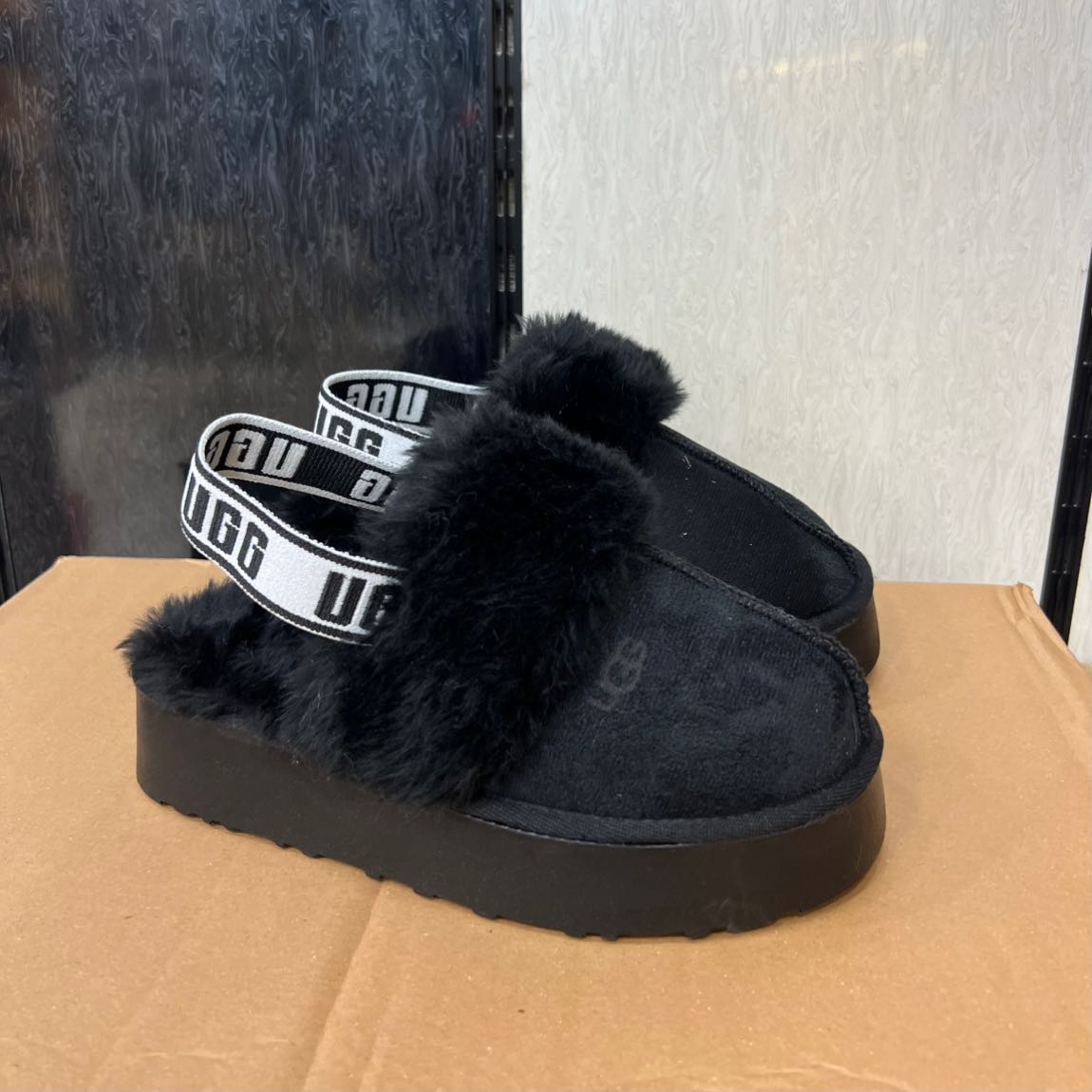Ugg Siyah Terlik — görsel 2/4