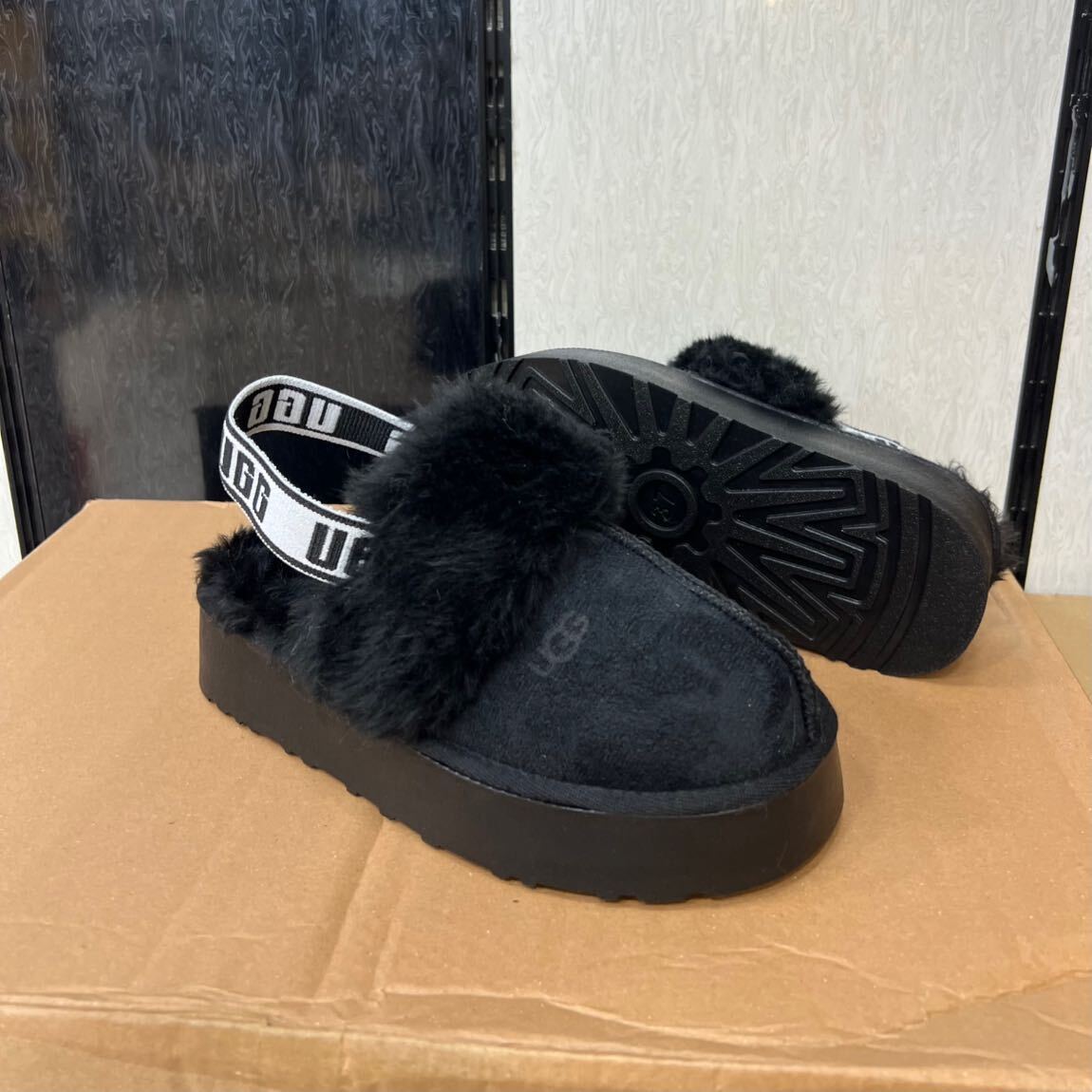 Ugg Siyah Terlik — görsel 4/4