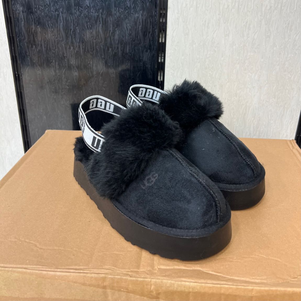Ugg Siyah Terlik — görsel 3/4