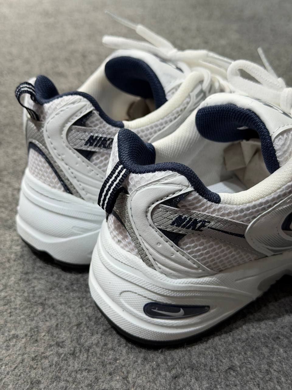 Nike Beyaz Spor Ayakkabı 530 — görsel 3/4