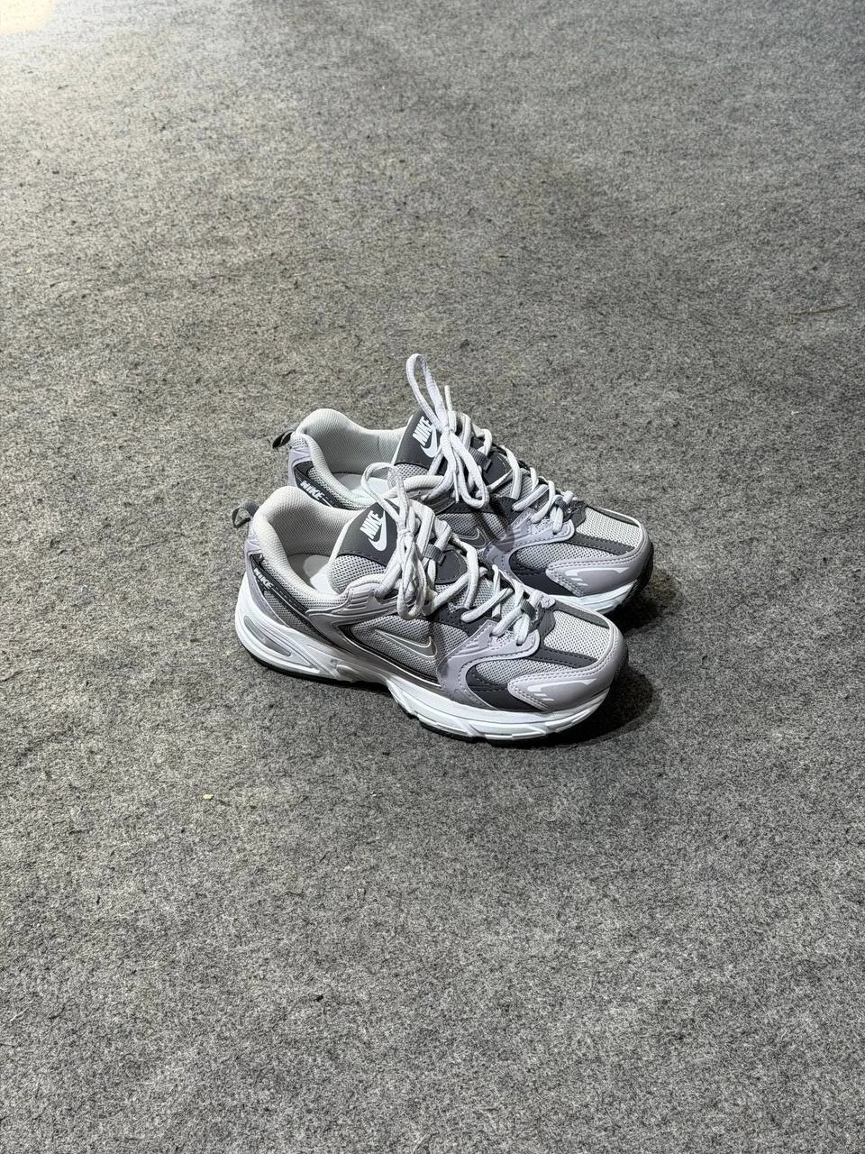 Nike 530 Beyaz Lacivert Spor Ayakkabı — görsel 5/6