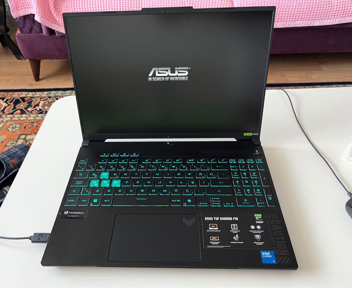 Laptop bilgisayar — görsel 2/9
