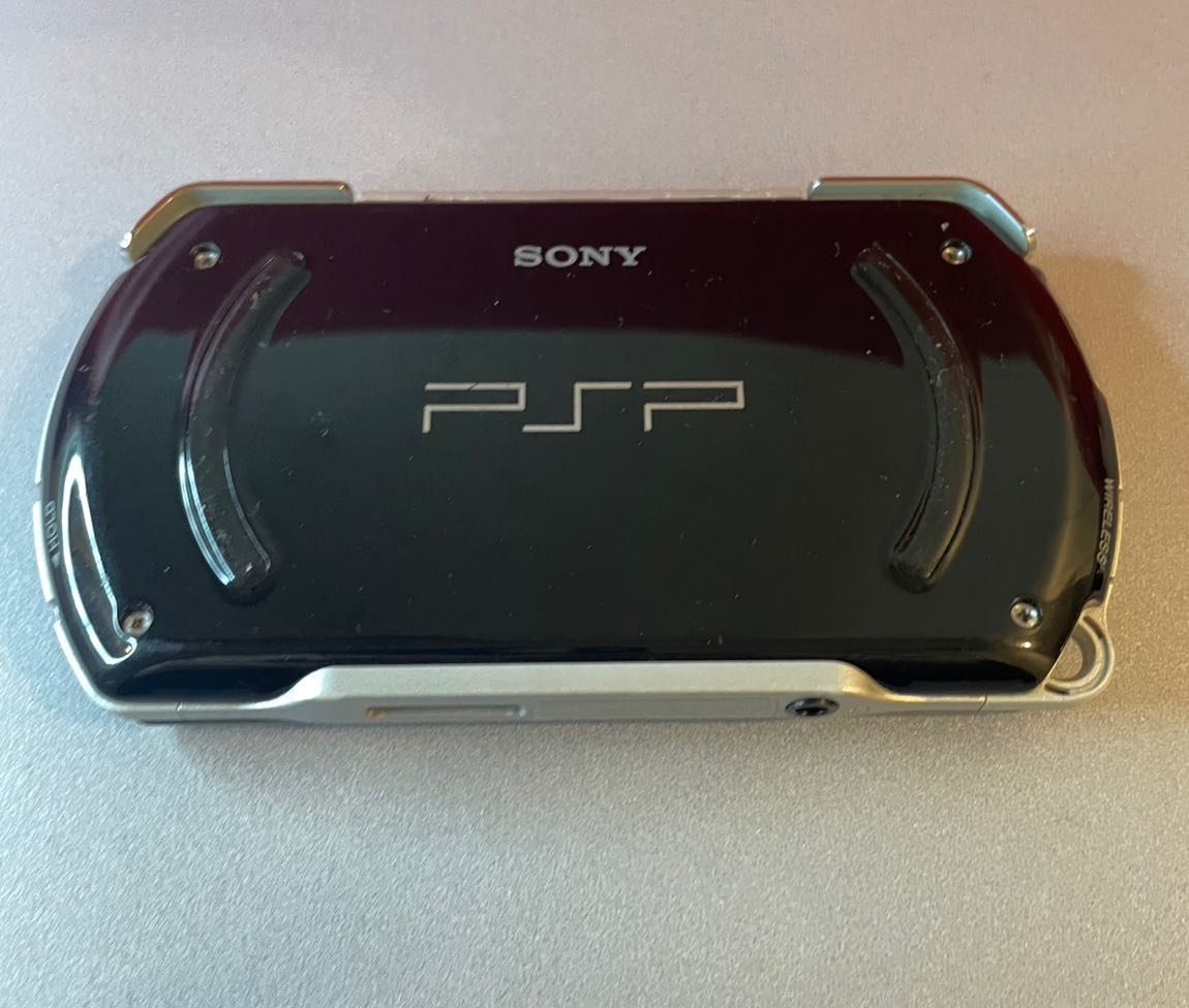 Sony PSP GO Oyun Konsolu — görsel 3/7