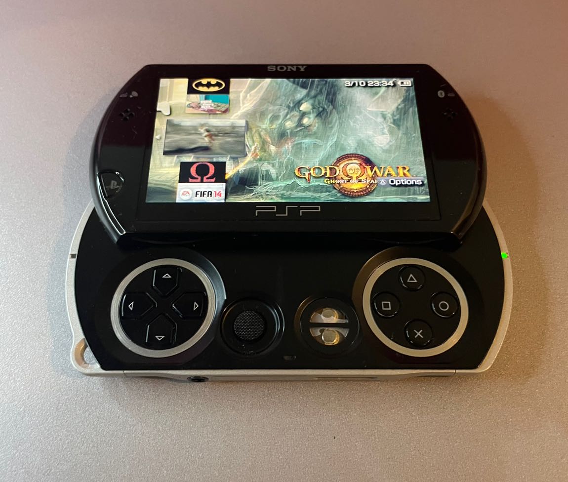 Sony PSP GO Oyun Konsolu — görsel 6/7